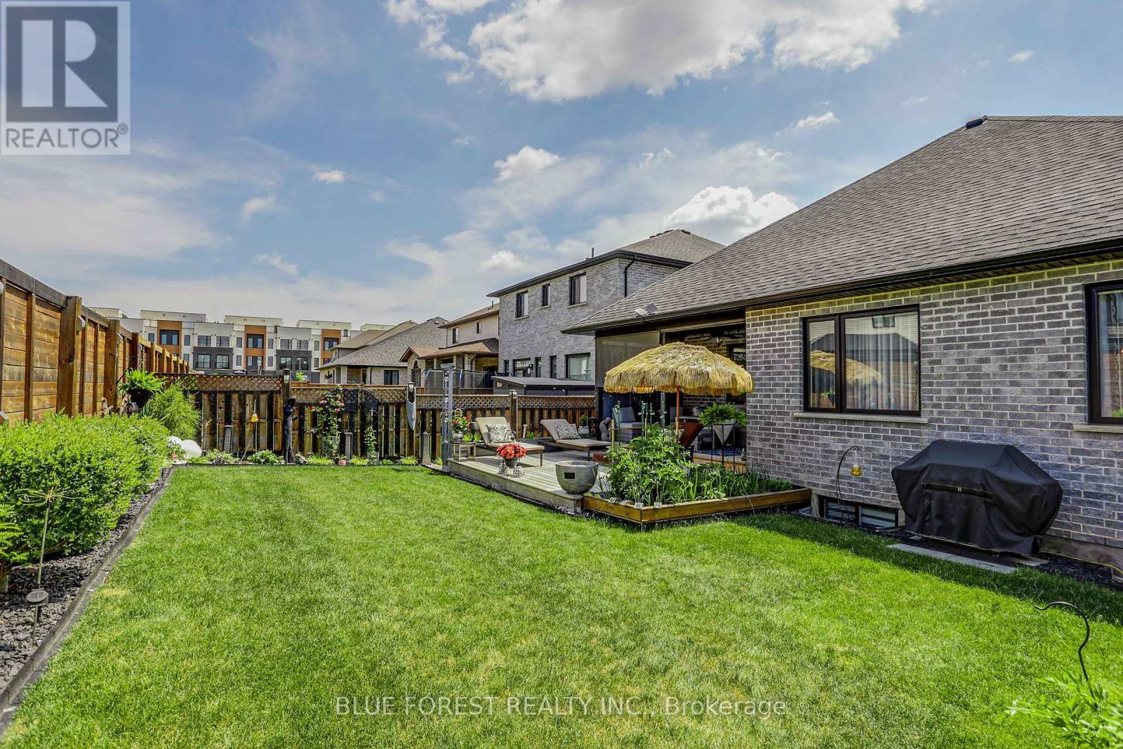 17 Royal Crescent, Southwold, ON - Outdoor