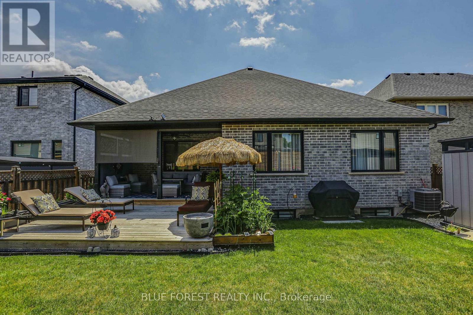 17 Royal Crescent, Southwold, ON - Outdoor