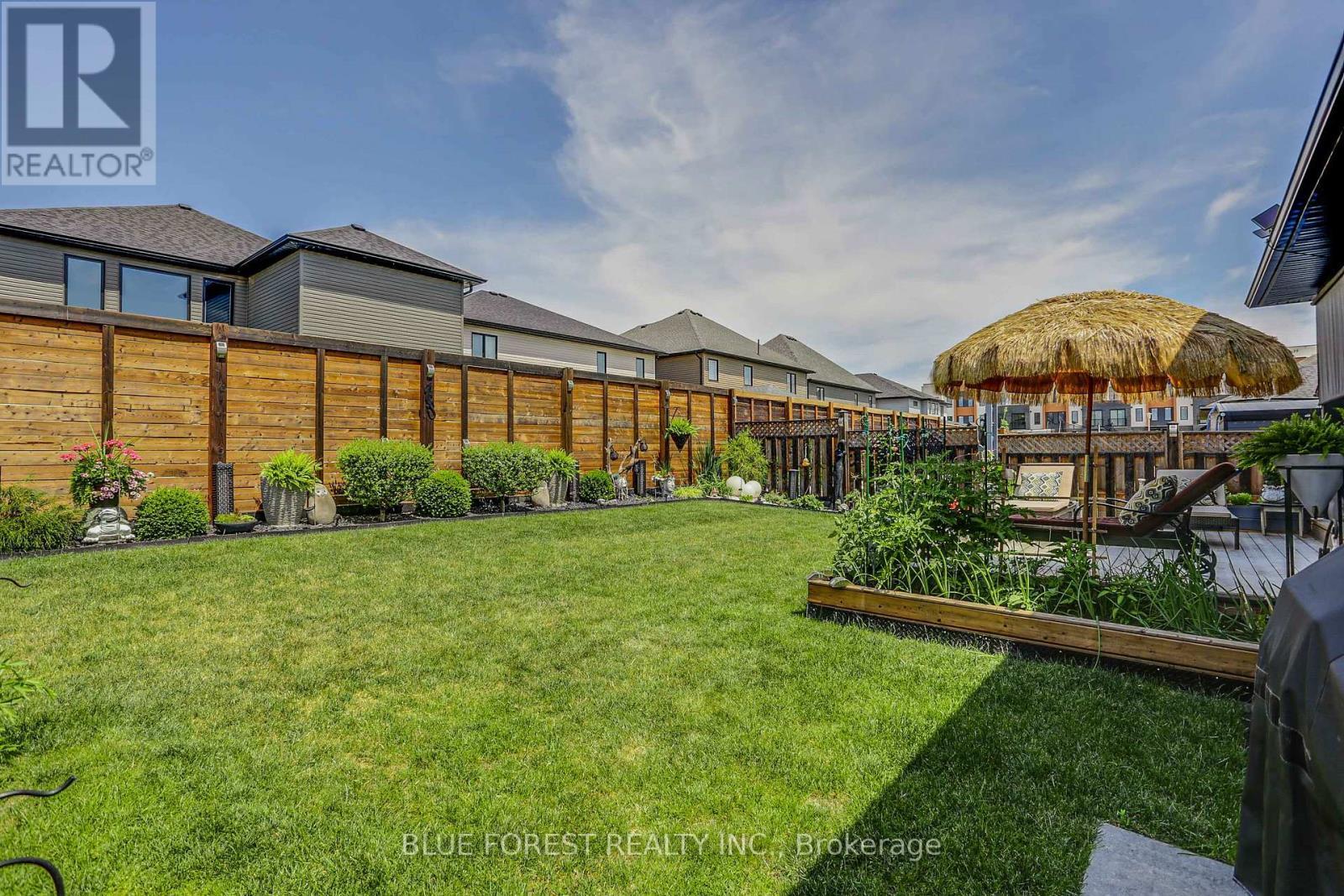 17 Royal Crescent, Southwold, ON - Outdoor