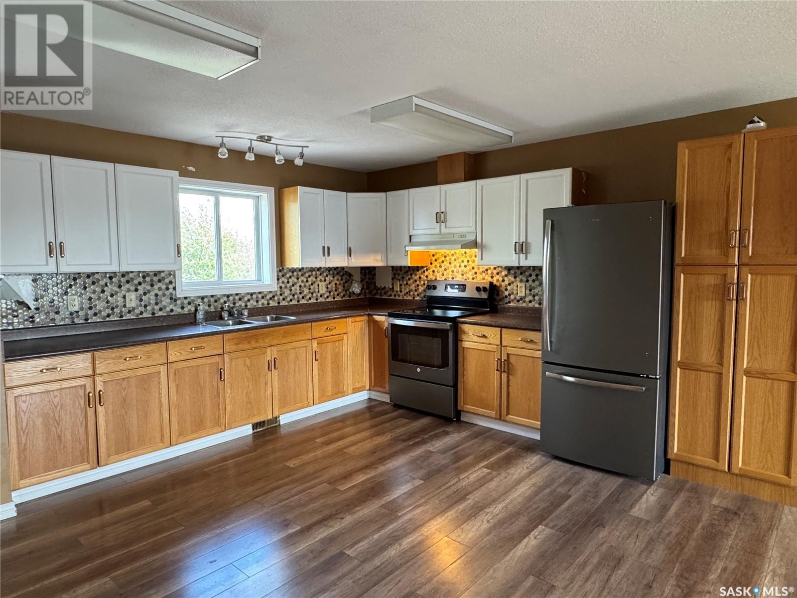 210 Bouvier Crescent, Beauval, SK - Indoor Photo Showing Kitchen With Double Sink