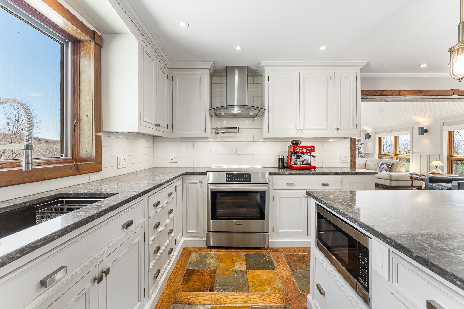 Kitchen - 1573 Ch. Jordan, Dunham, QC - Indoor Photo Showing Kitchen With Double Sink With Upgraded Kitchen