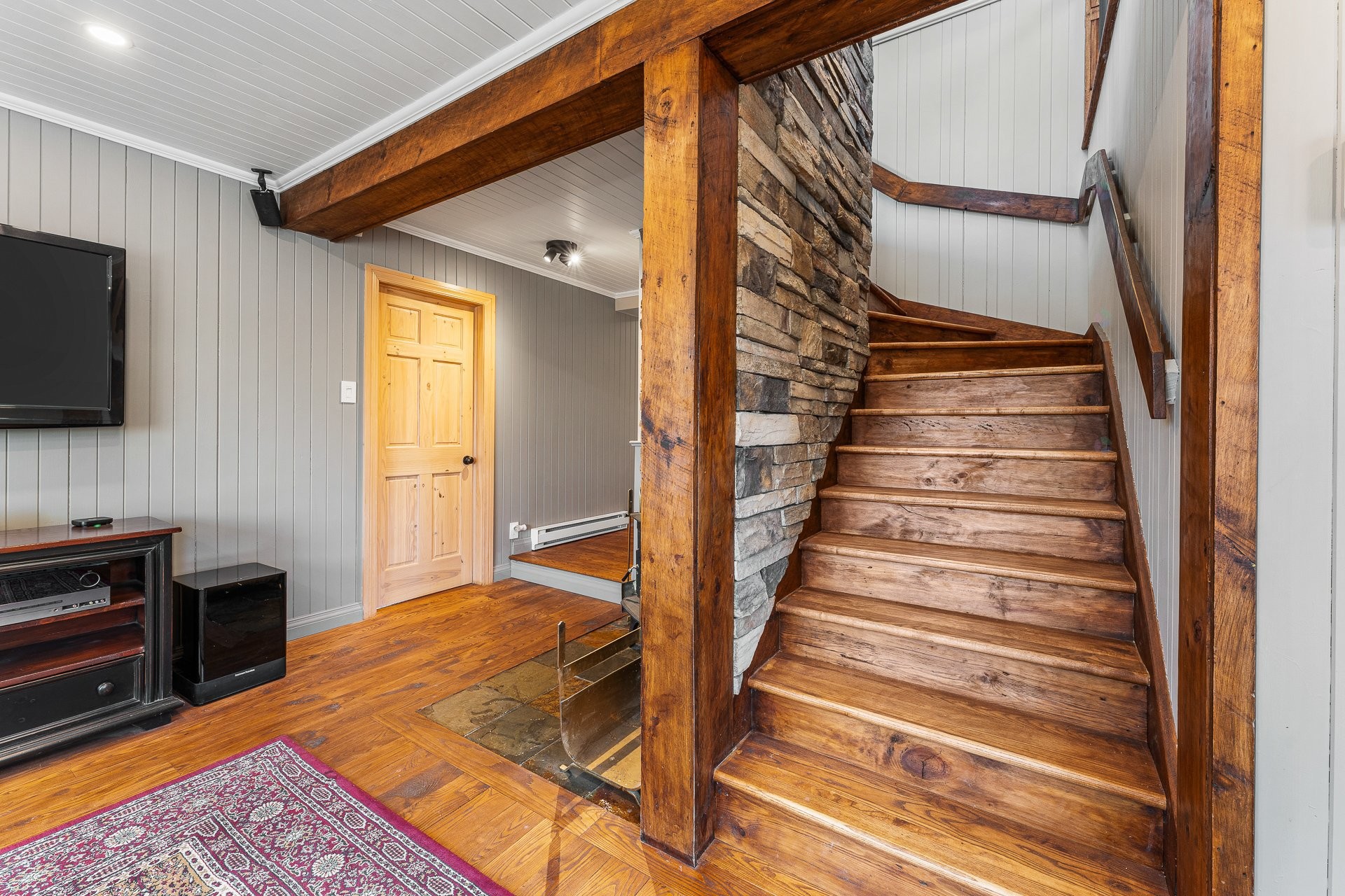 Staircase - 1573 Ch. Jordan, Dunham, QC - Indoor Photo Showing Other Room