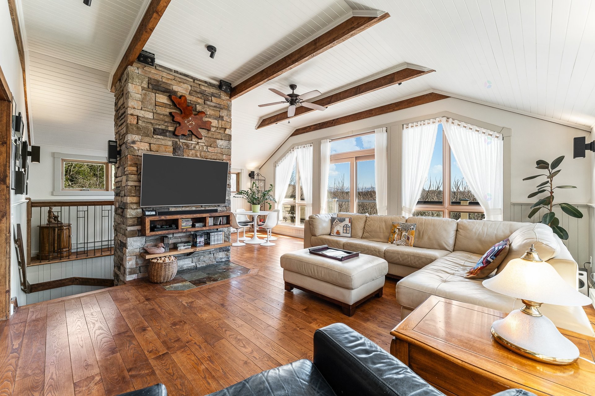 Living Room - 1573 Ch. Jordan, Dunham, QC - Indoor Photo Showing Living Room
