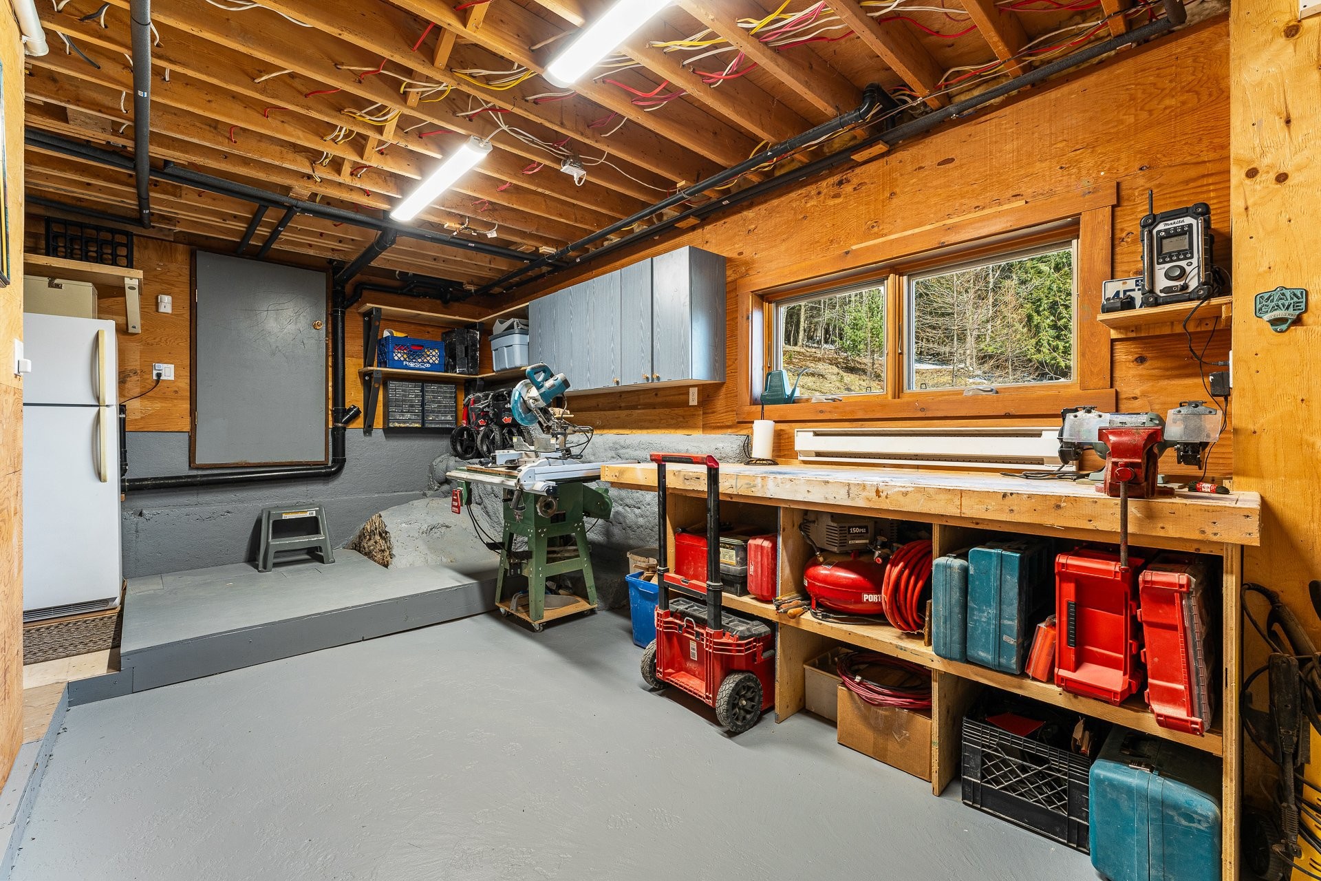 Workshop - 1573 Ch. Jordan, Dunham, QC - Indoor Photo Showing Basement