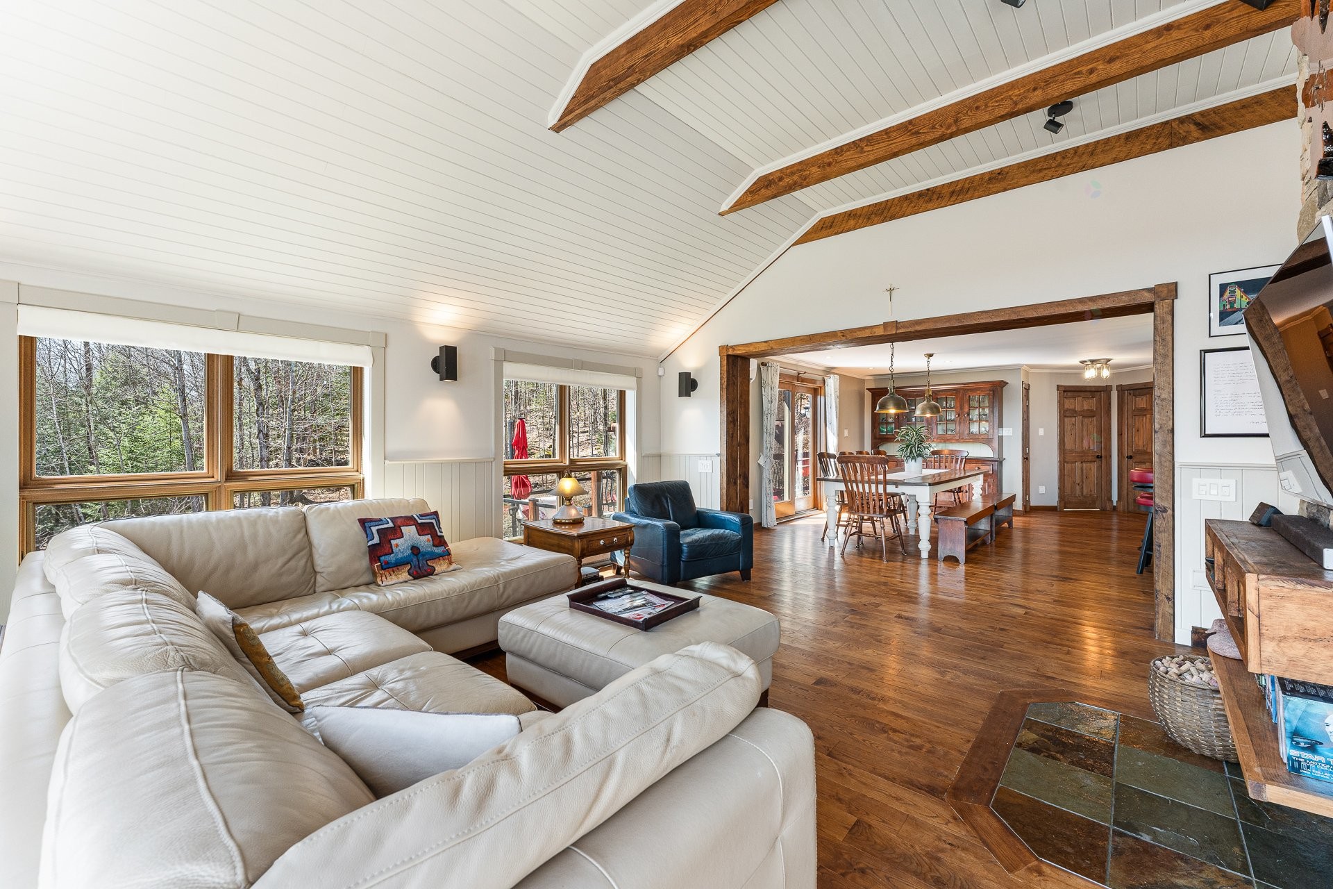 Overall view - 1573 Ch. Jordan, Dunham, QC - Indoor Photo Showing Living Room