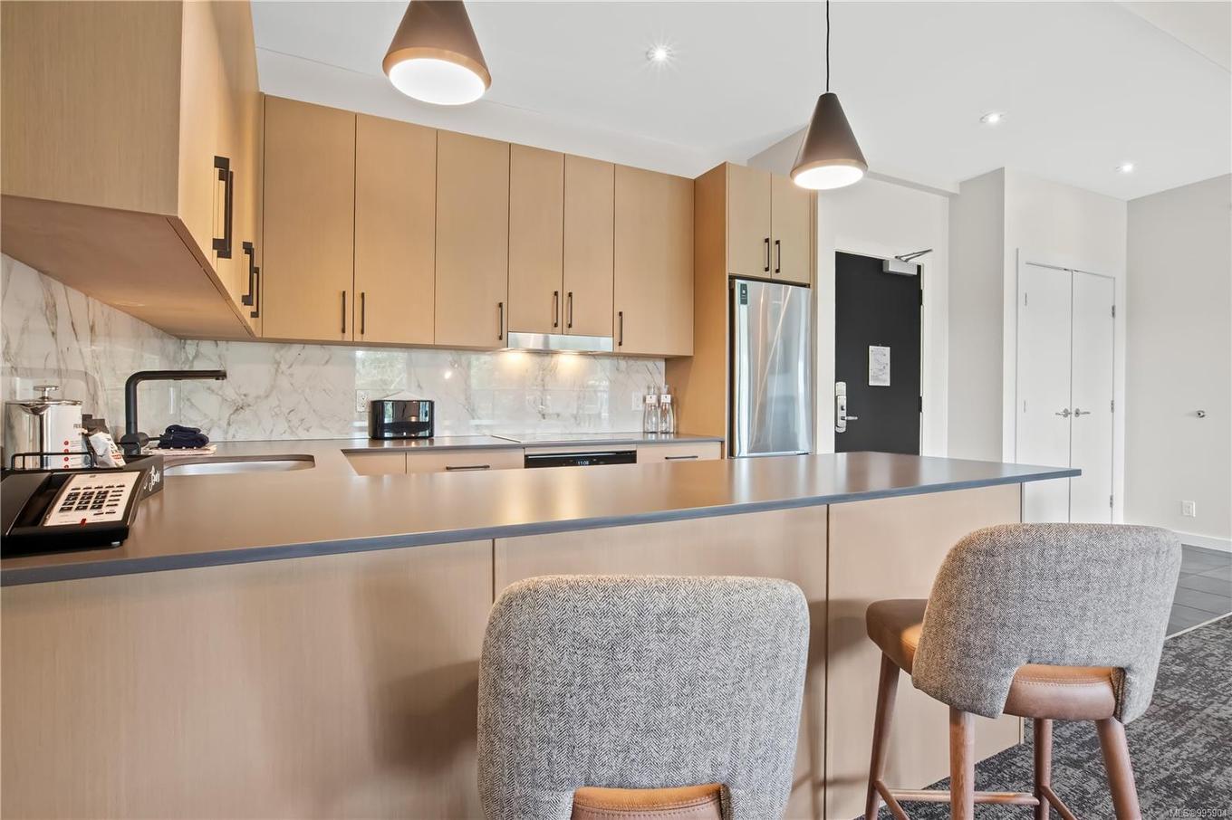 402-596 Marine Dr, Ucluelet, BC - Indoor Photo Showing Kitchen