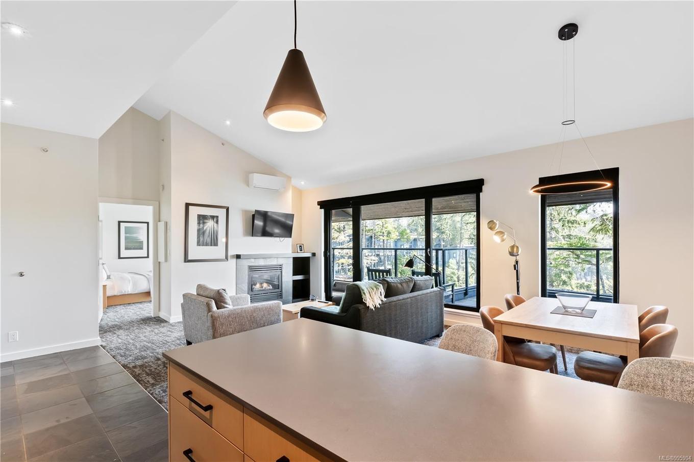 402-596 Marine Dr, Ucluelet, BC - Indoor With Fireplace