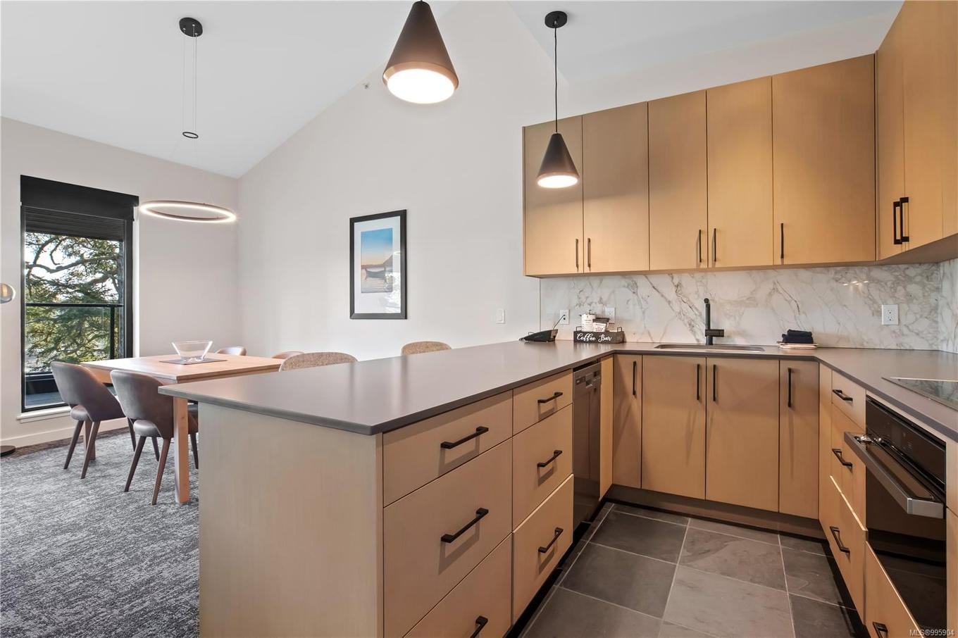 402-596 Marine Dr, Ucluelet, BC - Indoor Photo Showing Kitchen