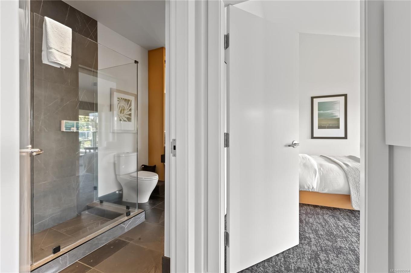 402-596 Marine Dr, Ucluelet, BC - Indoor Photo Showing Bathroom