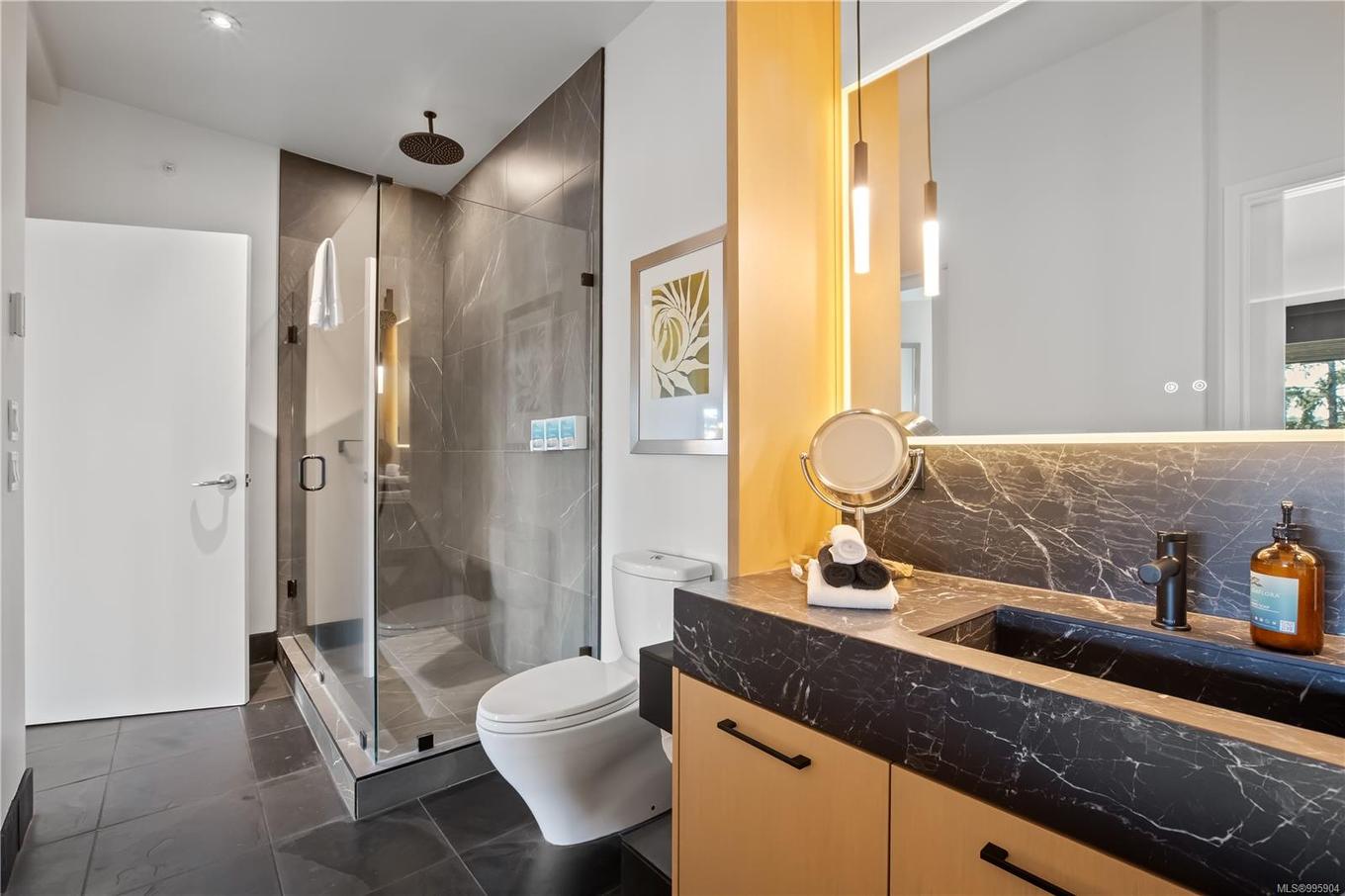 402-596 Marine Dr, Ucluelet, BC - Indoor Photo Showing Bathroom