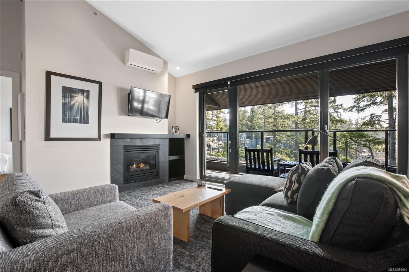 402-596 Marine Dr, Ucluelet, BC - Indoor Photo Showing Living Room With Fireplace