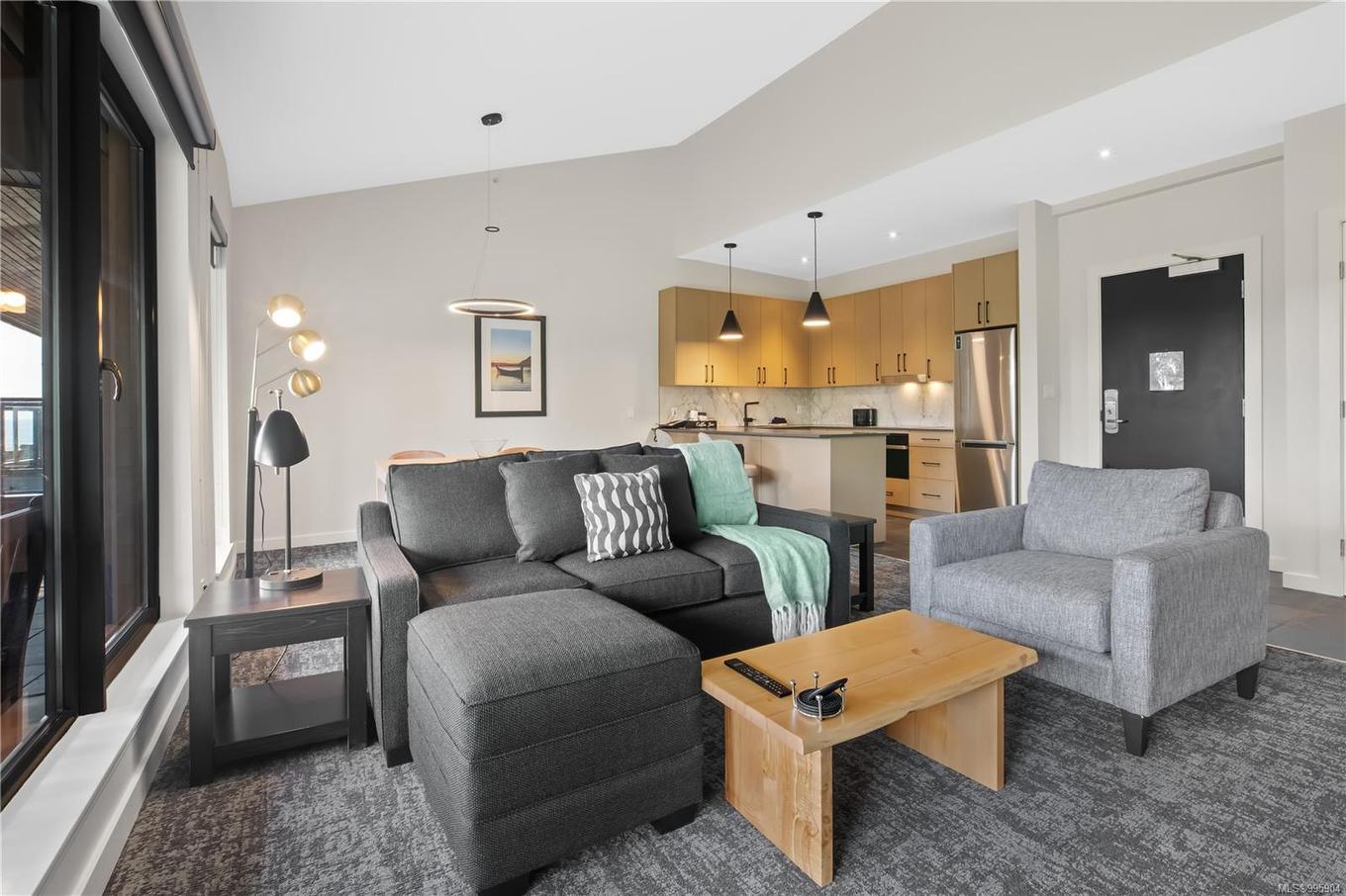 402-596 Marine Dr, Ucluelet, BC - Indoor Photo Showing Living Room