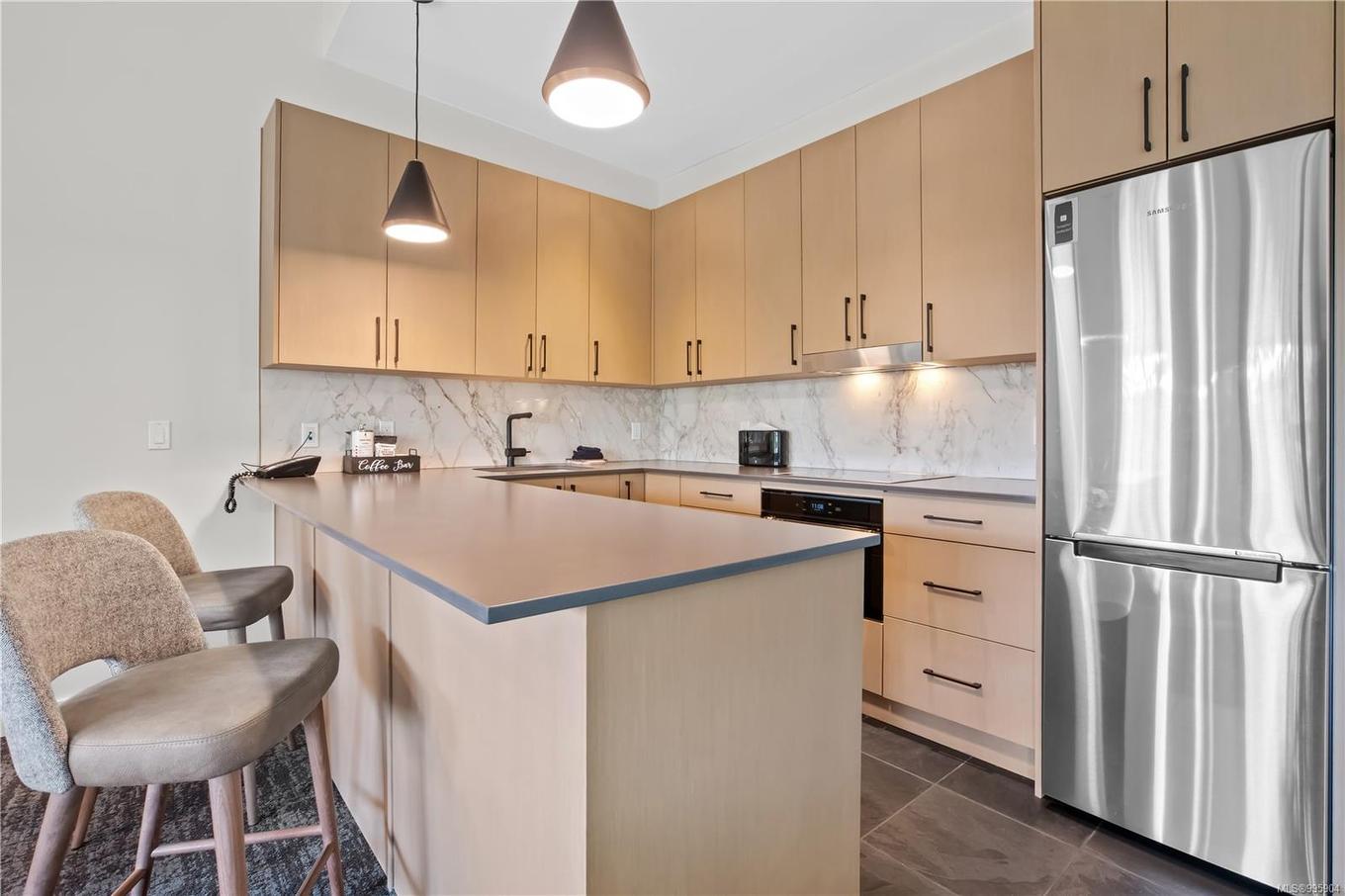 402-596 Marine Dr, Ucluelet, BC - Indoor Photo Showing Kitchen With Upgraded Kitchen