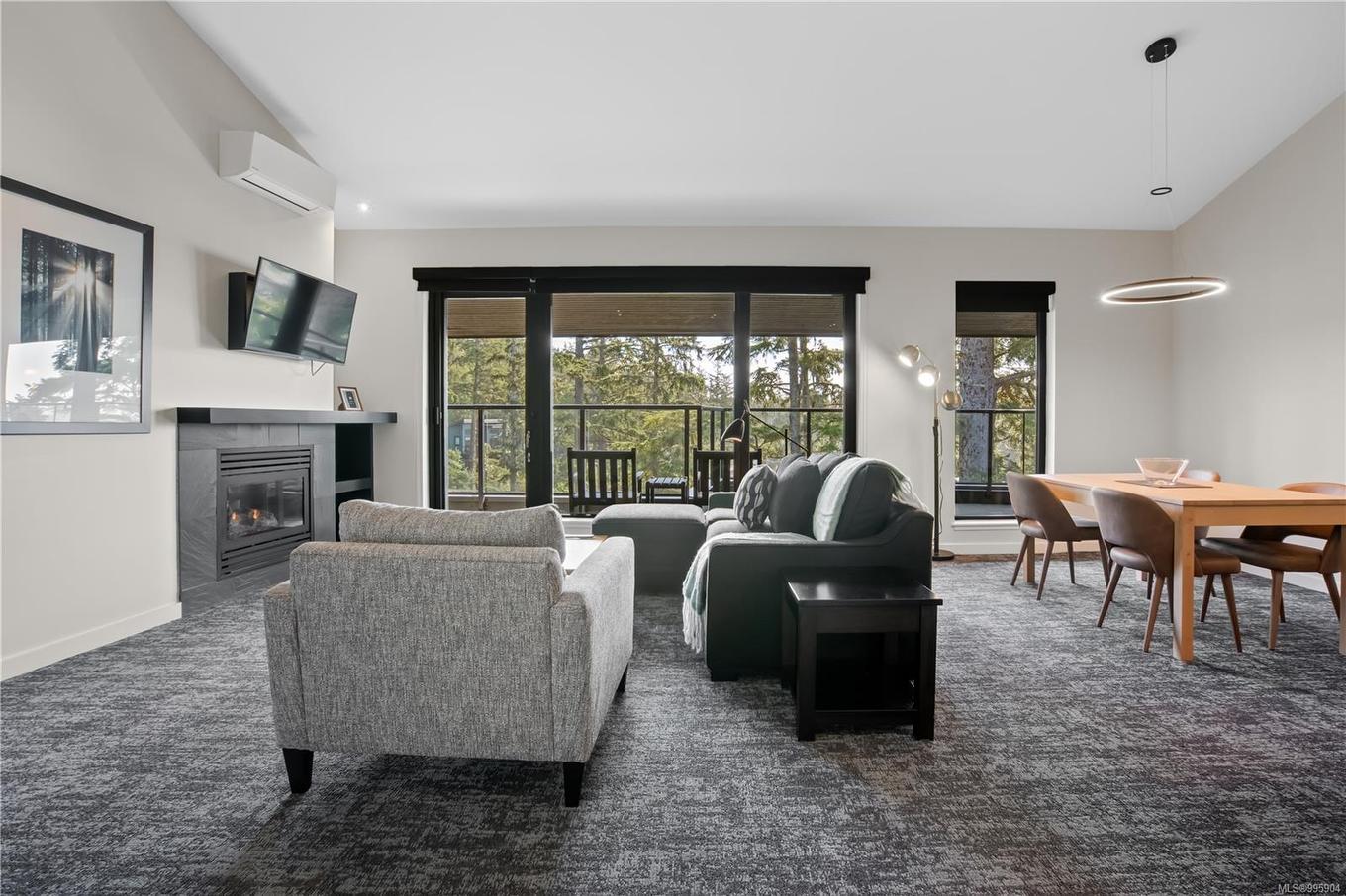 402-596 Marine Dr, Ucluelet, BC - Indoor Photo Showing Living Room With Fireplace