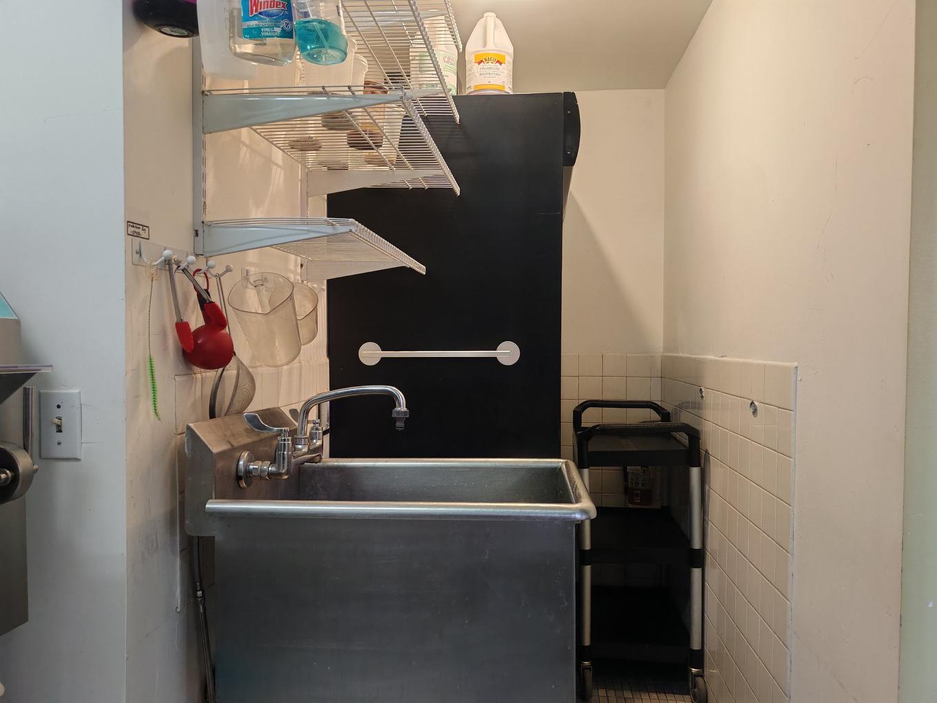 Cuisine - 100-2150 Boul. De Maisonneuve O., Montréal (Ville-Marie), QC