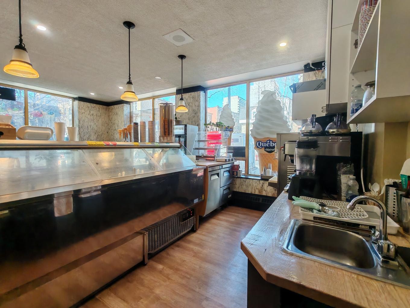 Cafétéria - 100-2150 Boul. De Maisonneuve O., Montréal (Ville-Marie), QC