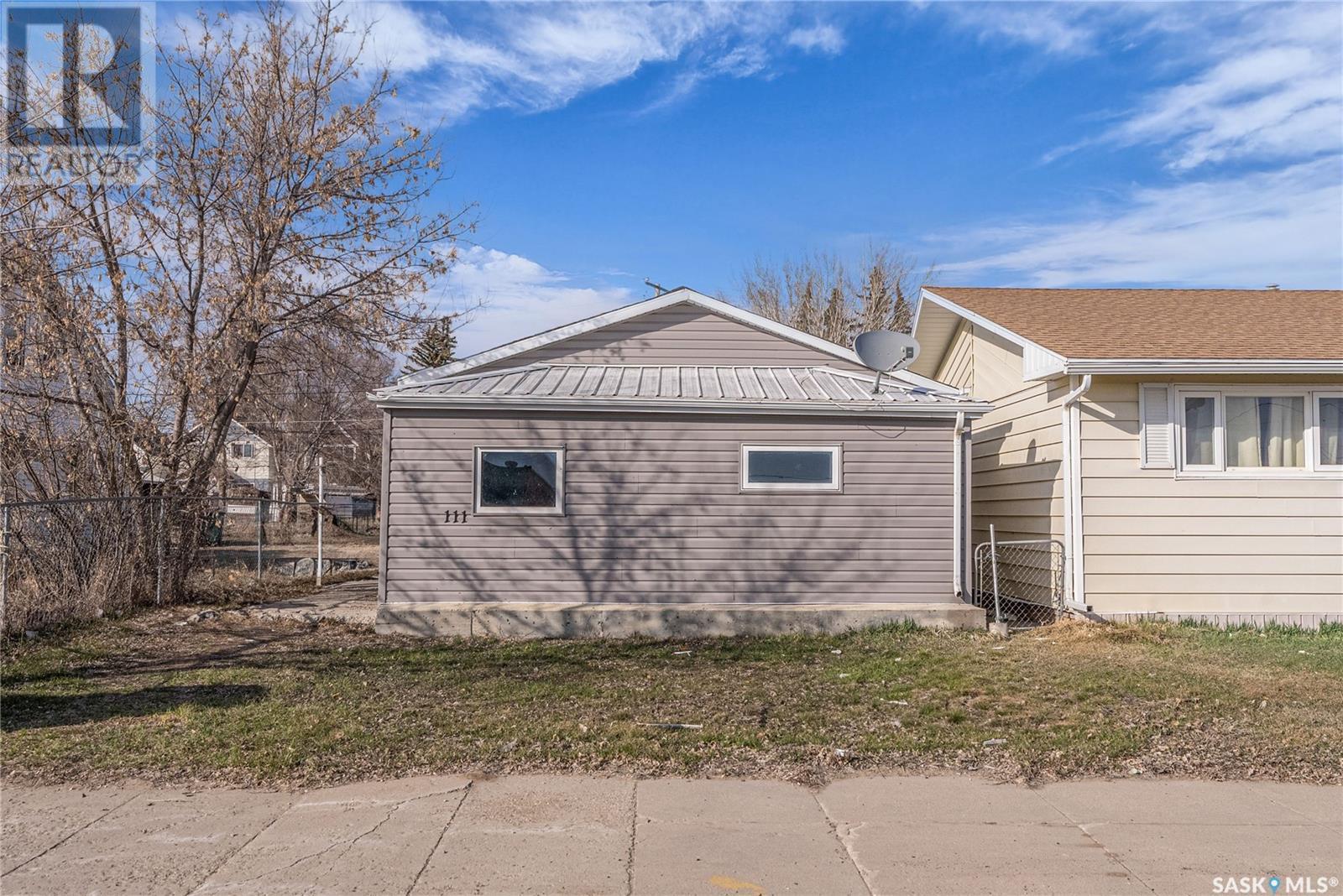 111 2Nd Avenue E, Biggar, SK - Outdoor