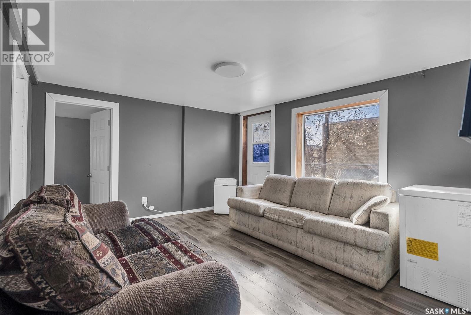 111 2Nd Avenue E, Biggar, SK - Indoor Photo Showing Living Room