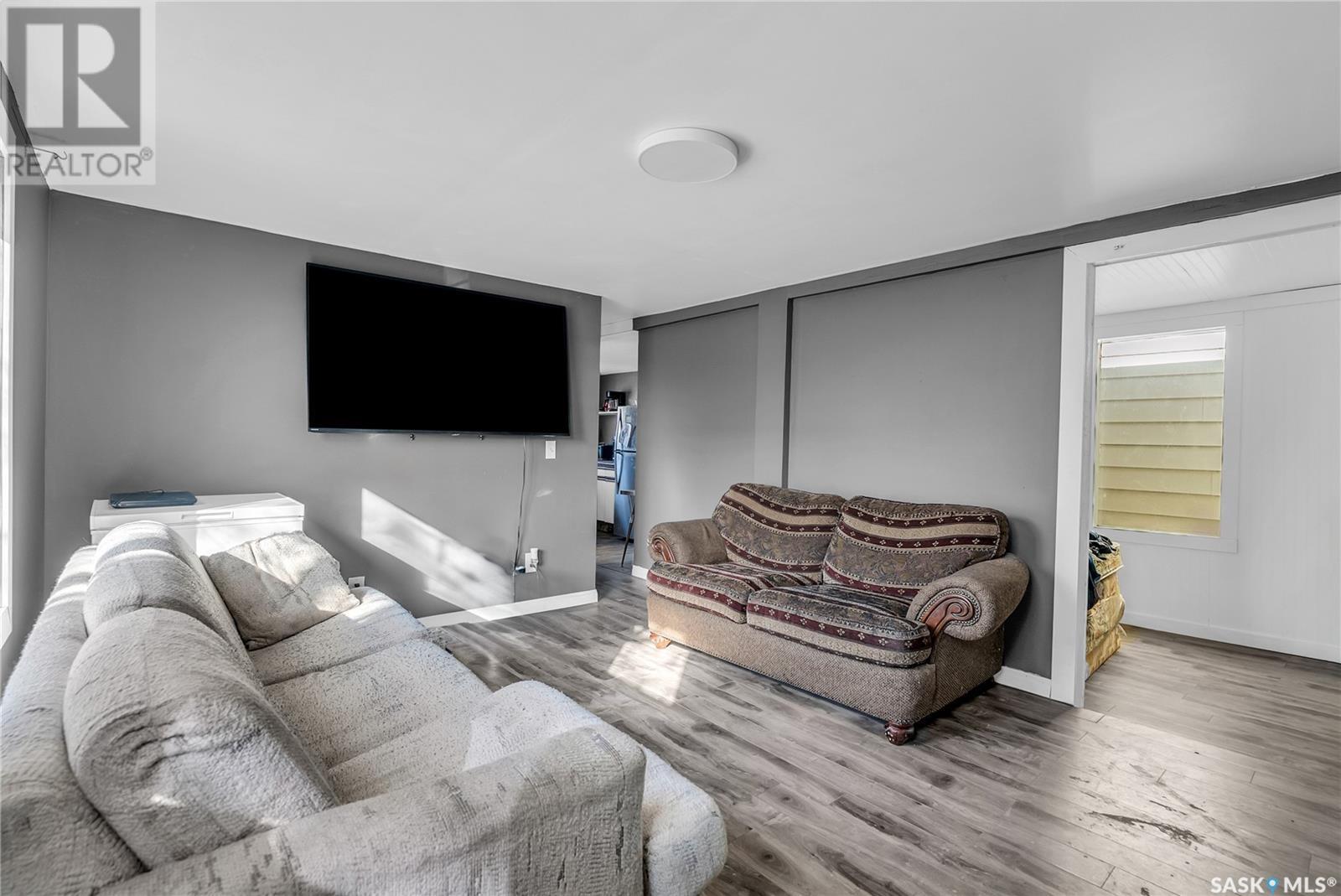 111 2Nd Avenue E, Biggar, SK - Indoor