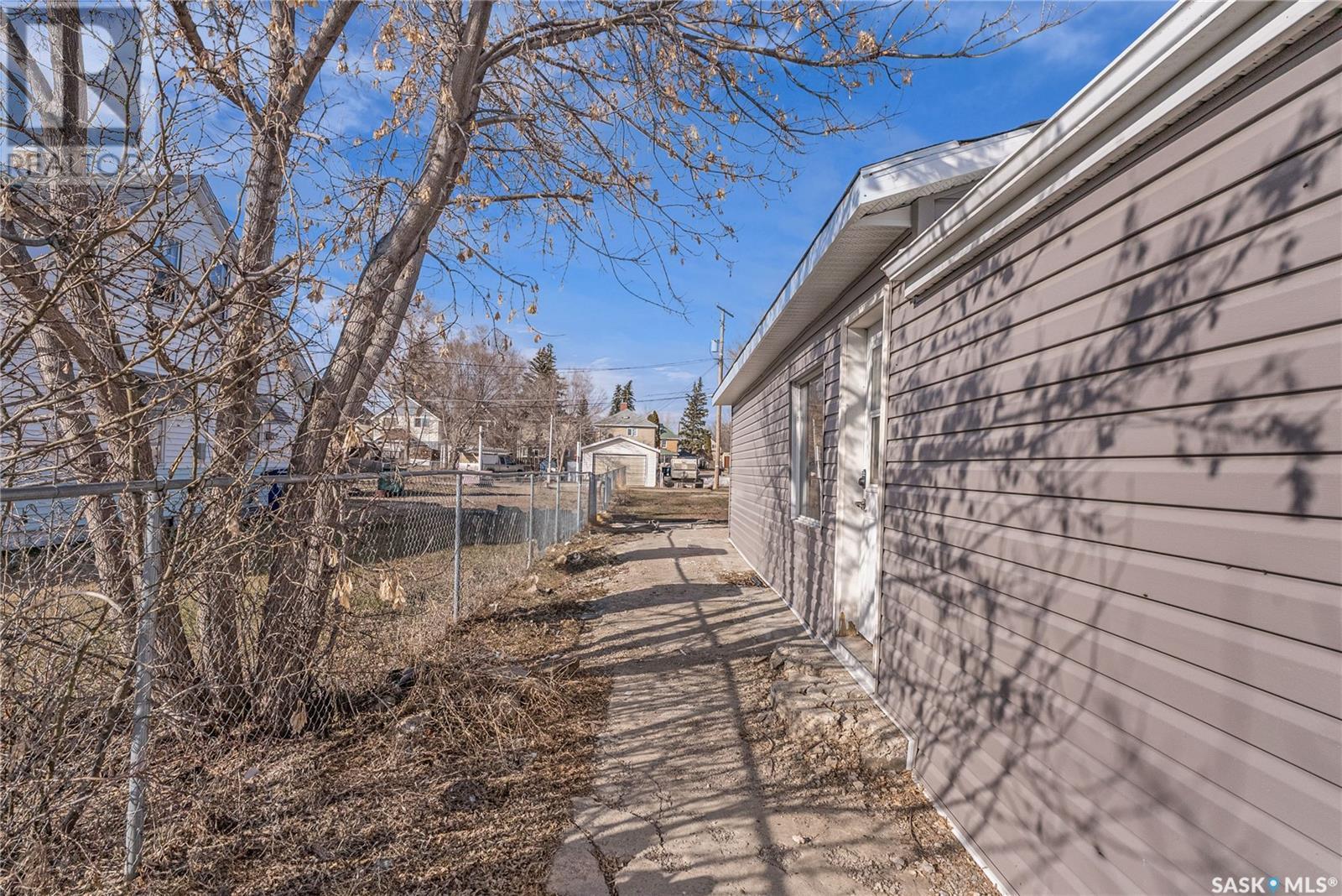 111 2Nd Avenue E, Biggar, SK - Outdoor