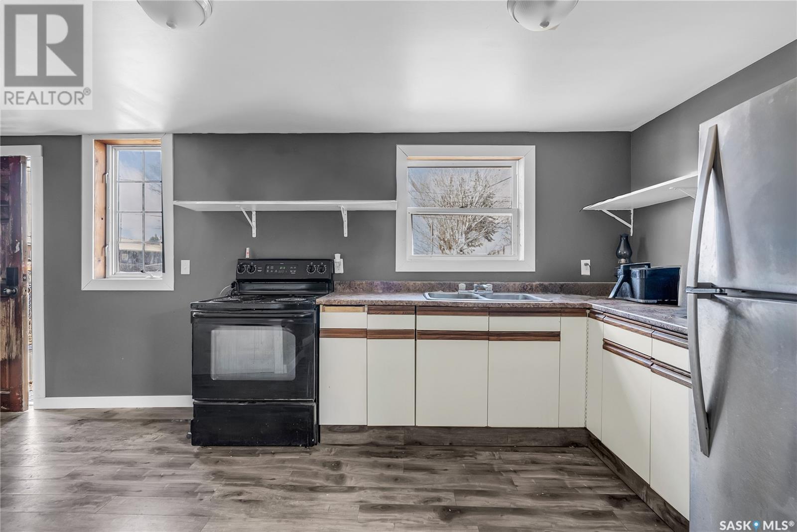 111 2Nd Avenue E, Biggar, SK - Indoor Photo Showing Kitchen