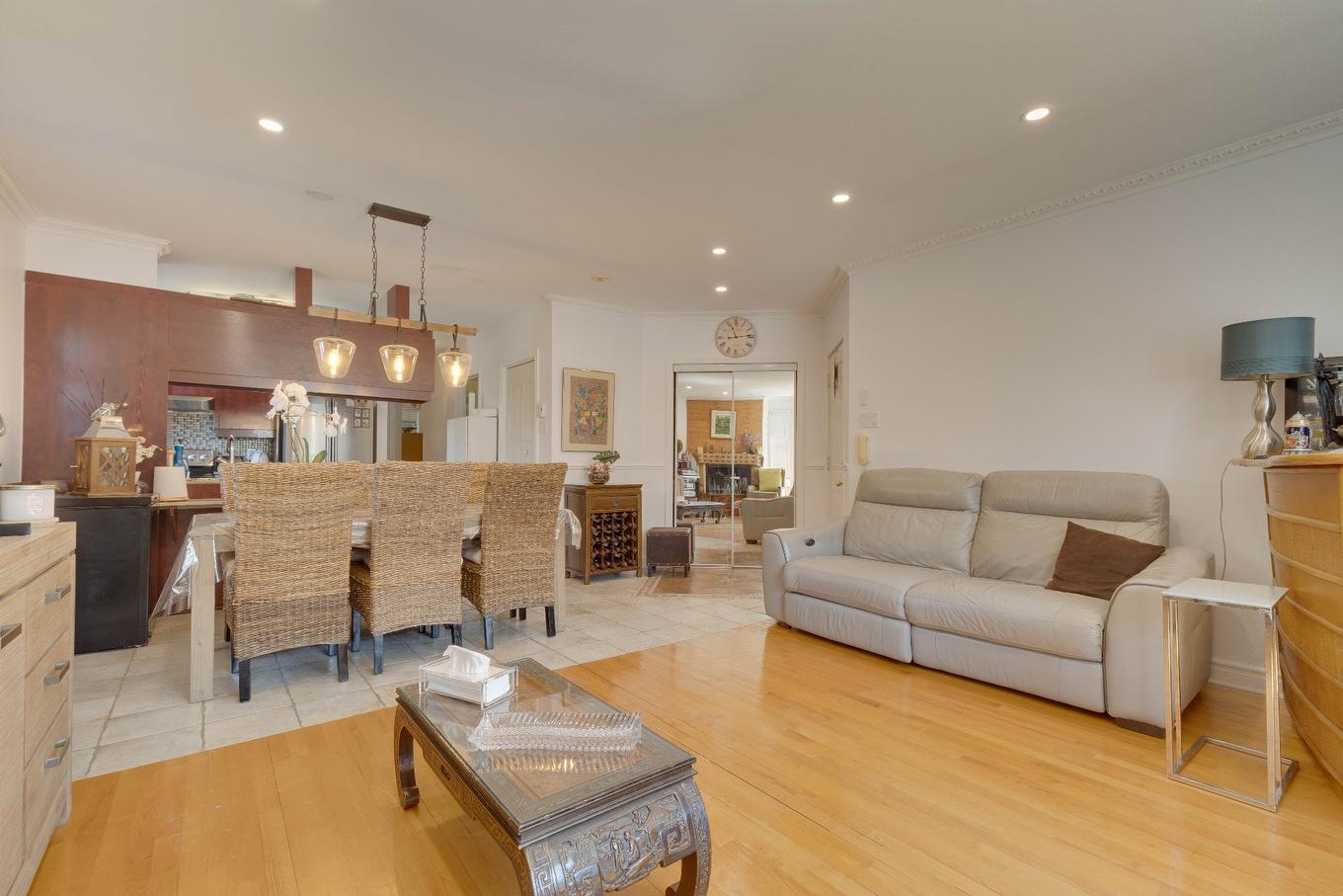 Living room - 101-240 Rue Marineau, Laval (Sainte-Dorothée), QC - Indoor Photo Showing Living Room