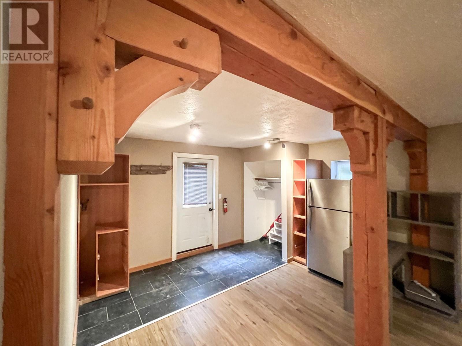 4848 Hammond Avenue, Edgewater, BC - Indoor Photo Showing Other Room