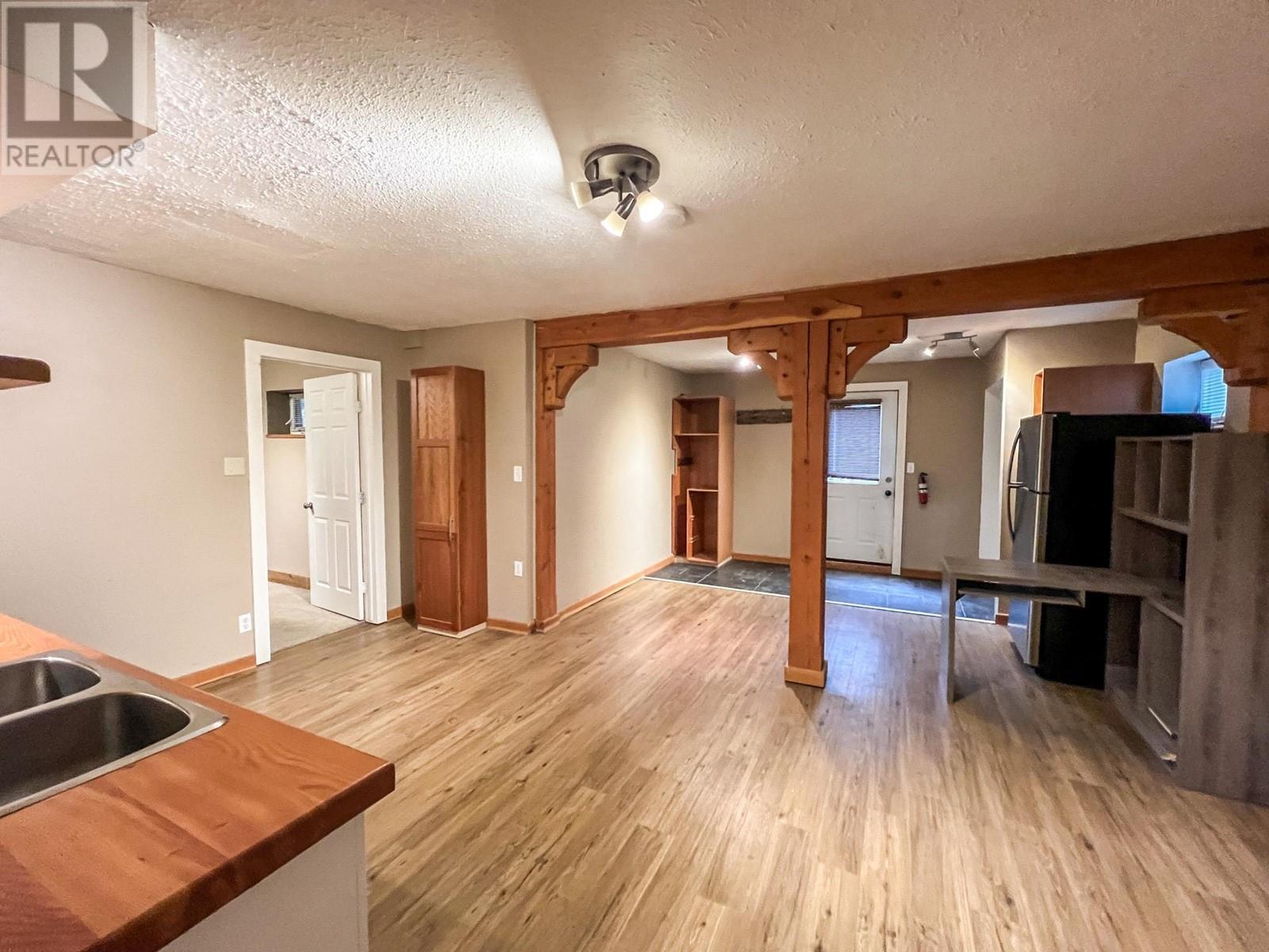 4848 Hammond Avenue, Edgewater, BC - Indoor