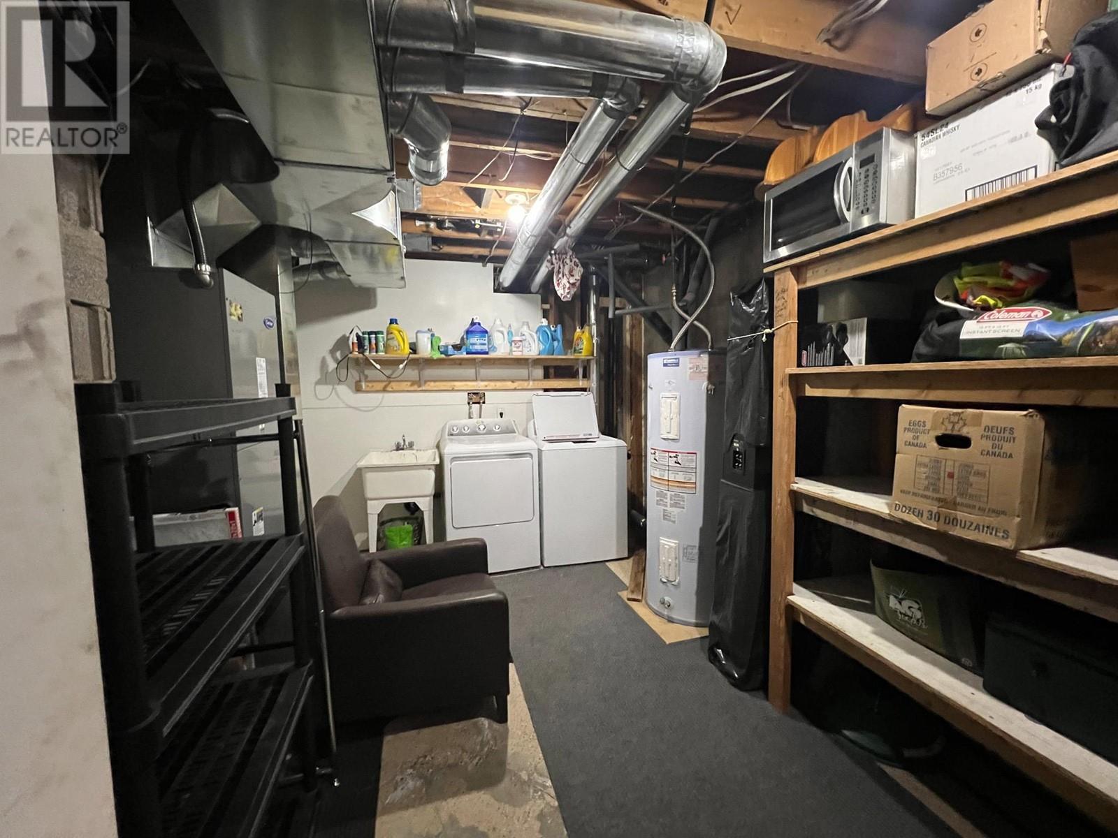 4848 Hammond Avenue, Edgewater, BC - Indoor