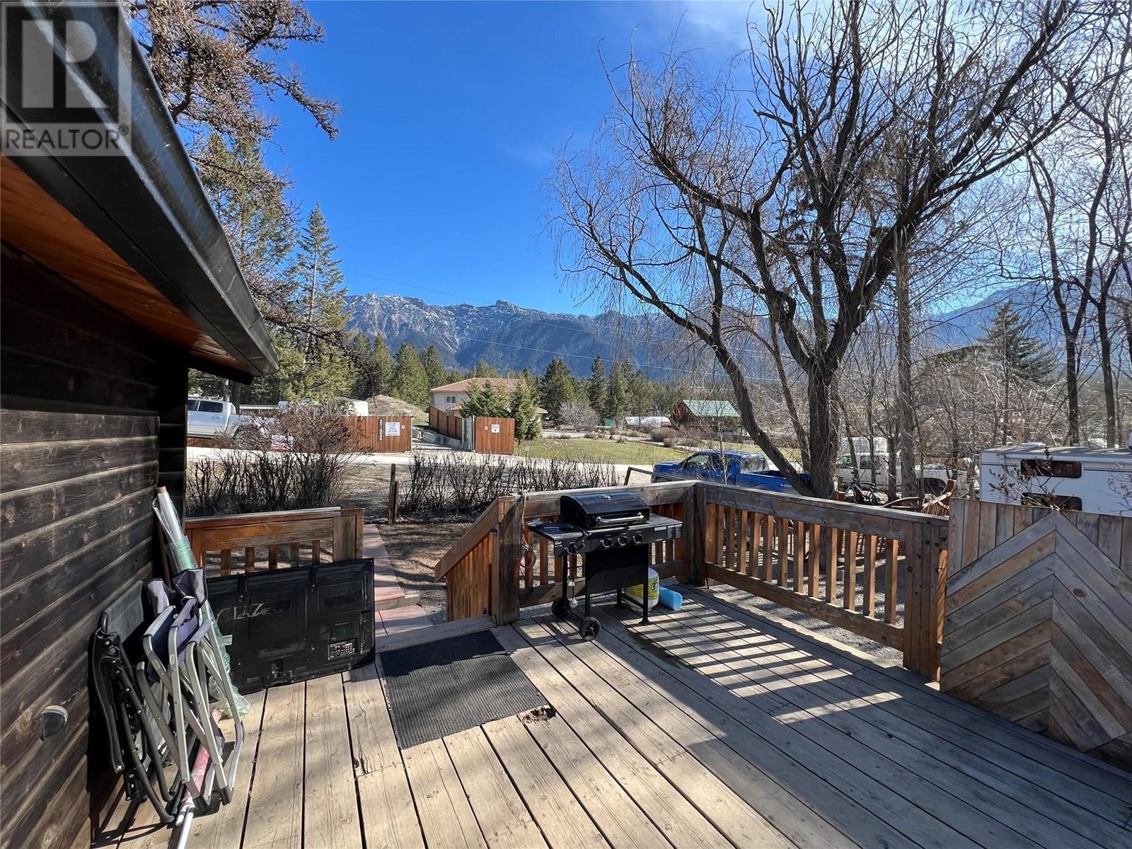 4848 Hammond Avenue, Edgewater, BC - Outdoor With Deck Patio Veranda