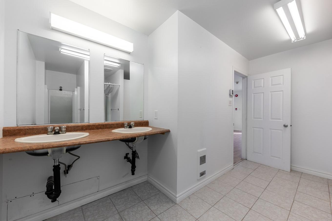 Interior - 775 Boul. St-Luc, Saint-Jean-Sur-Richelieu, QC