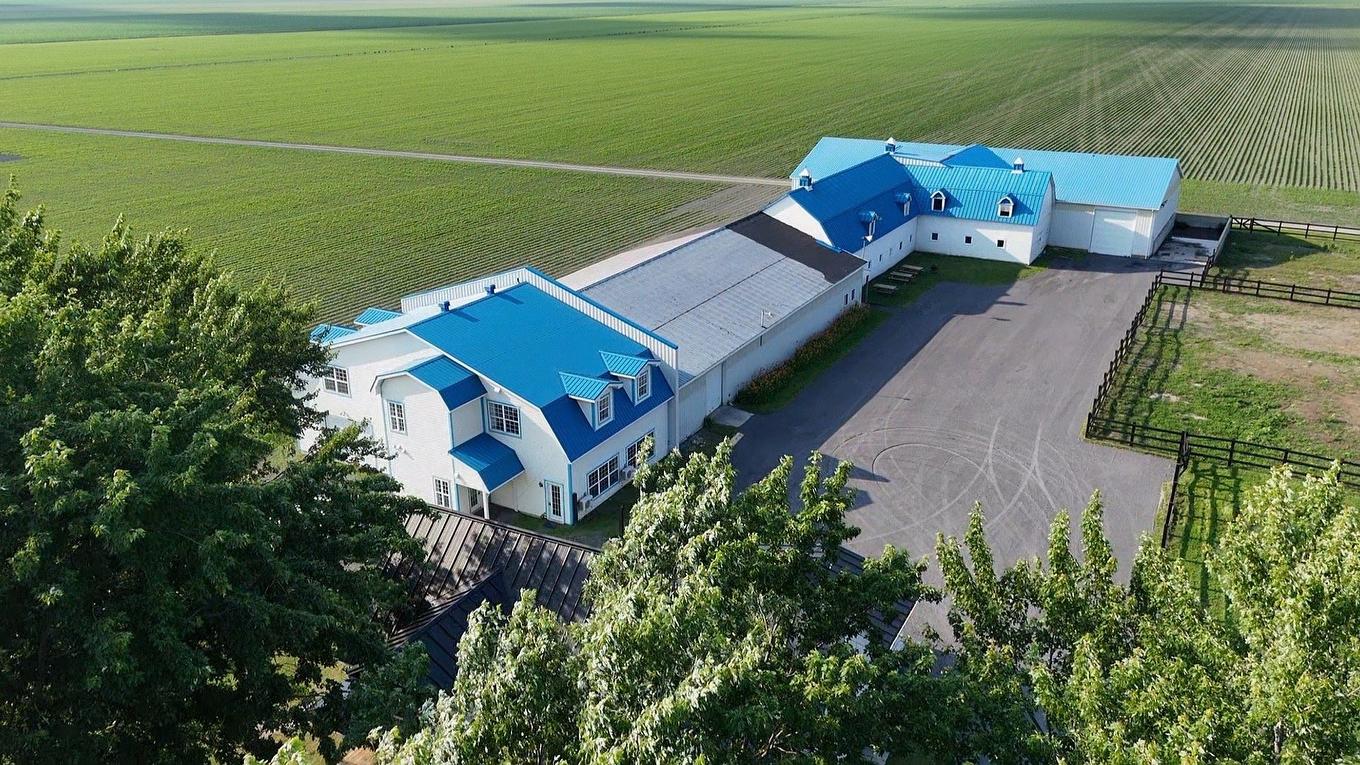 Stable - 775 Boul. St-Luc, Saint-Jean-Sur-Richelieu, QC