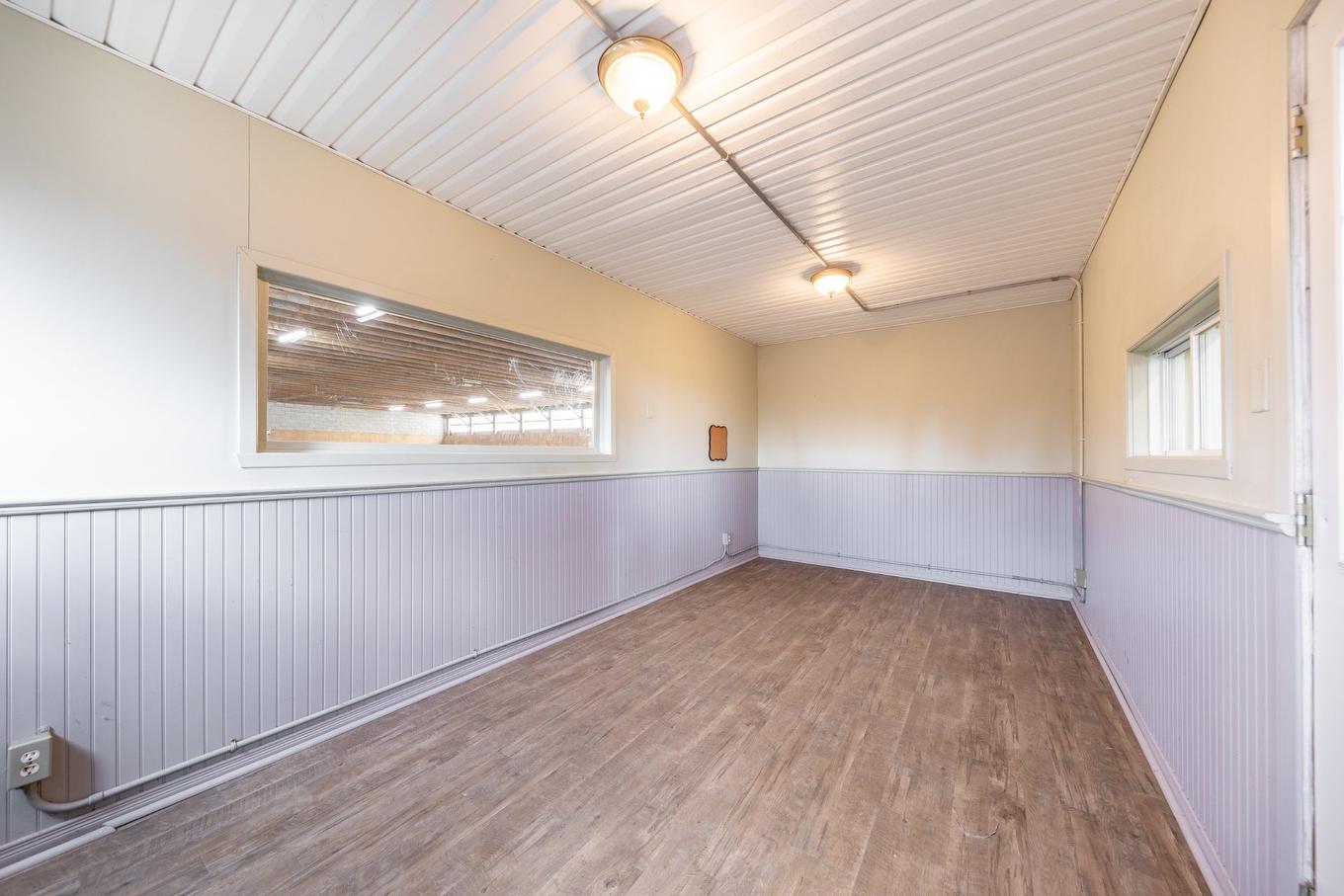 Stable - 775 Boul. St-Luc, Saint-Jean-Sur-Richelieu, QC