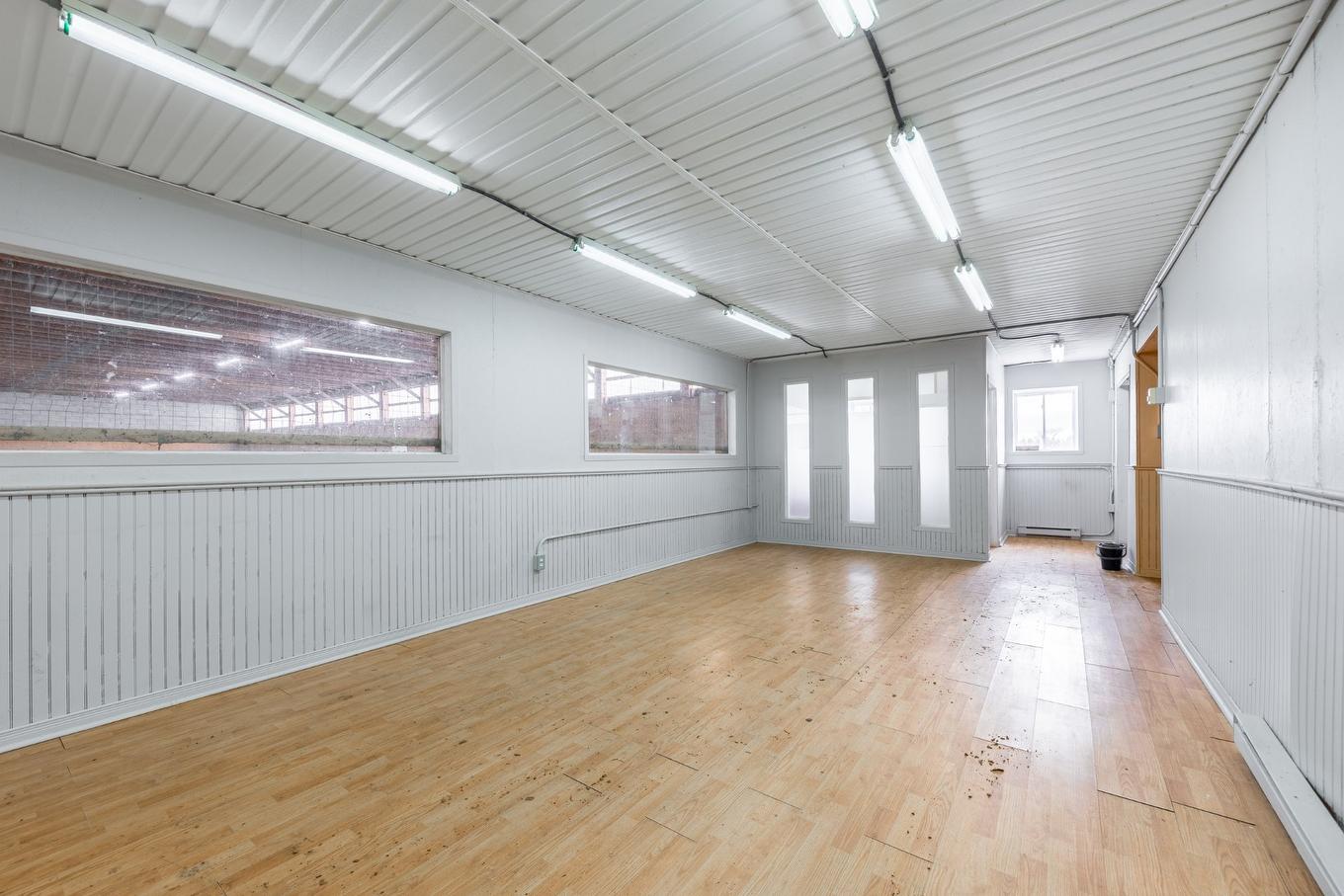 Stable - 775 Boul. St-Luc, Saint-Jean-Sur-Richelieu, QC