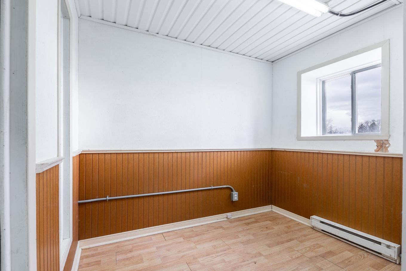 Stable - 775 Boul. St-Luc, Saint-Jean-Sur-Richelieu, QC