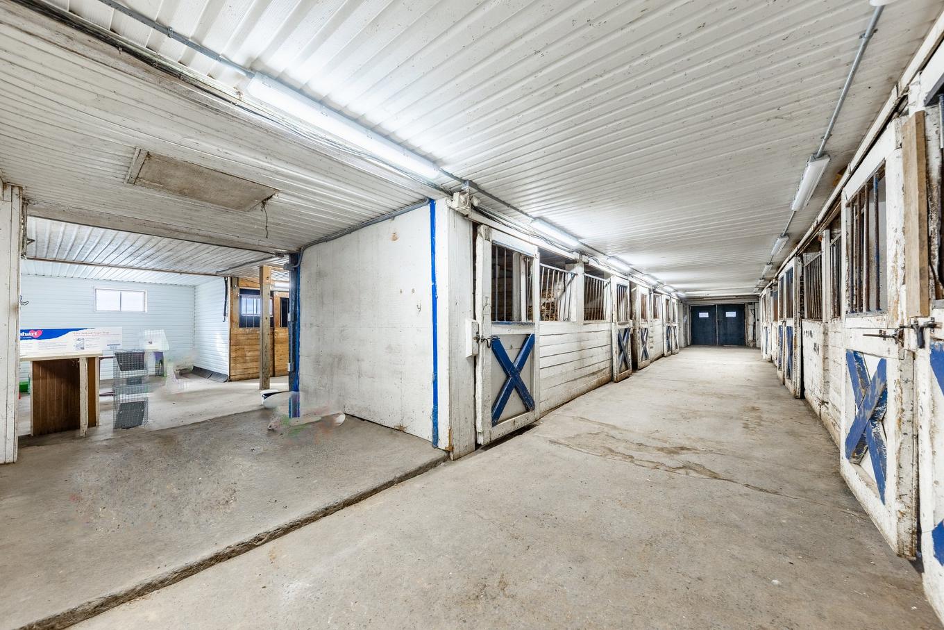 Stable - 775 Boul. St-Luc, Saint-Jean-Sur-Richelieu, QC