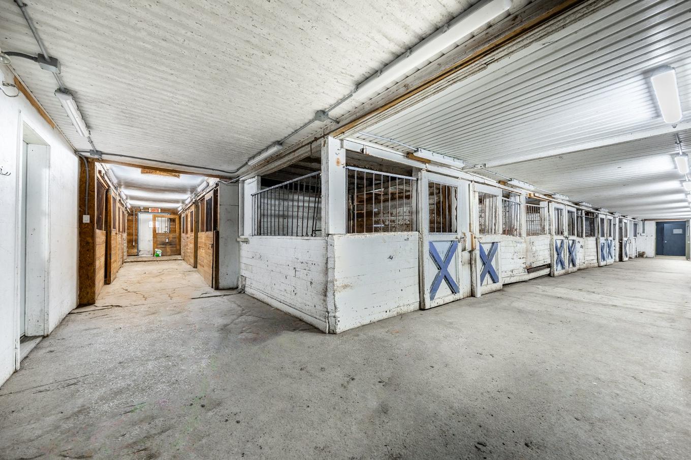 Stable - 775 Boul. St-Luc, Saint-Jean-Sur-Richelieu, QC
