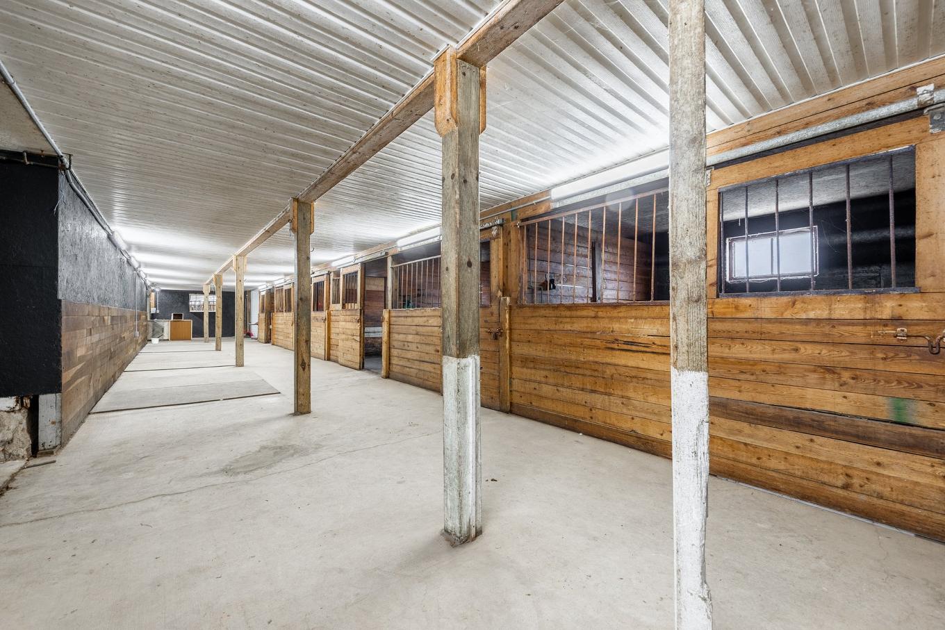 Stable - 775 Boul. St-Luc, Saint-Jean-Sur-Richelieu, QC