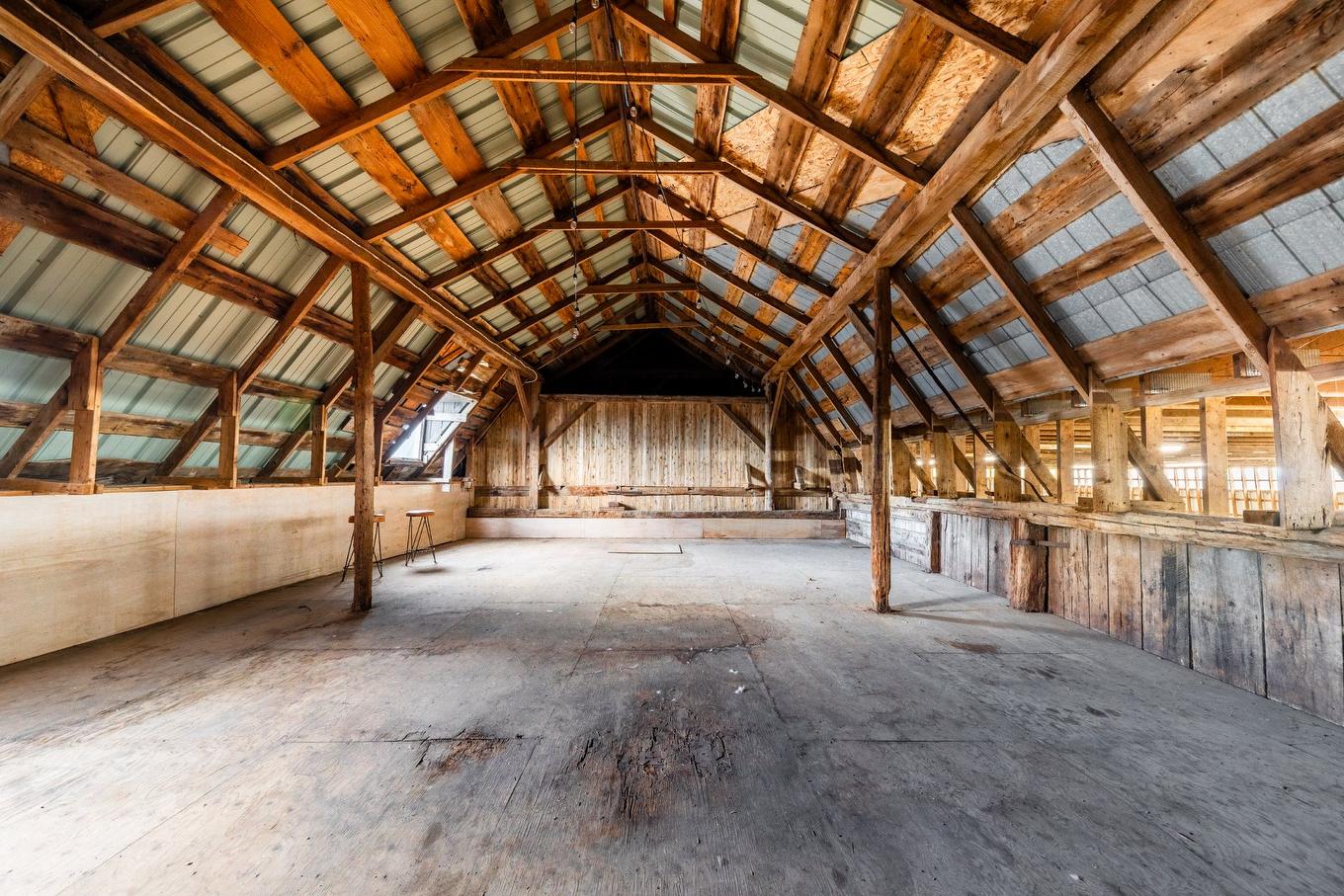 Stable - 775 Boul. St-Luc, Saint-Jean-Sur-Richelieu, QC