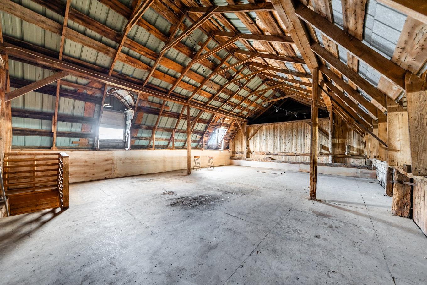 Stable - 775 Boul. St-Luc, Saint-Jean-Sur-Richelieu, QC