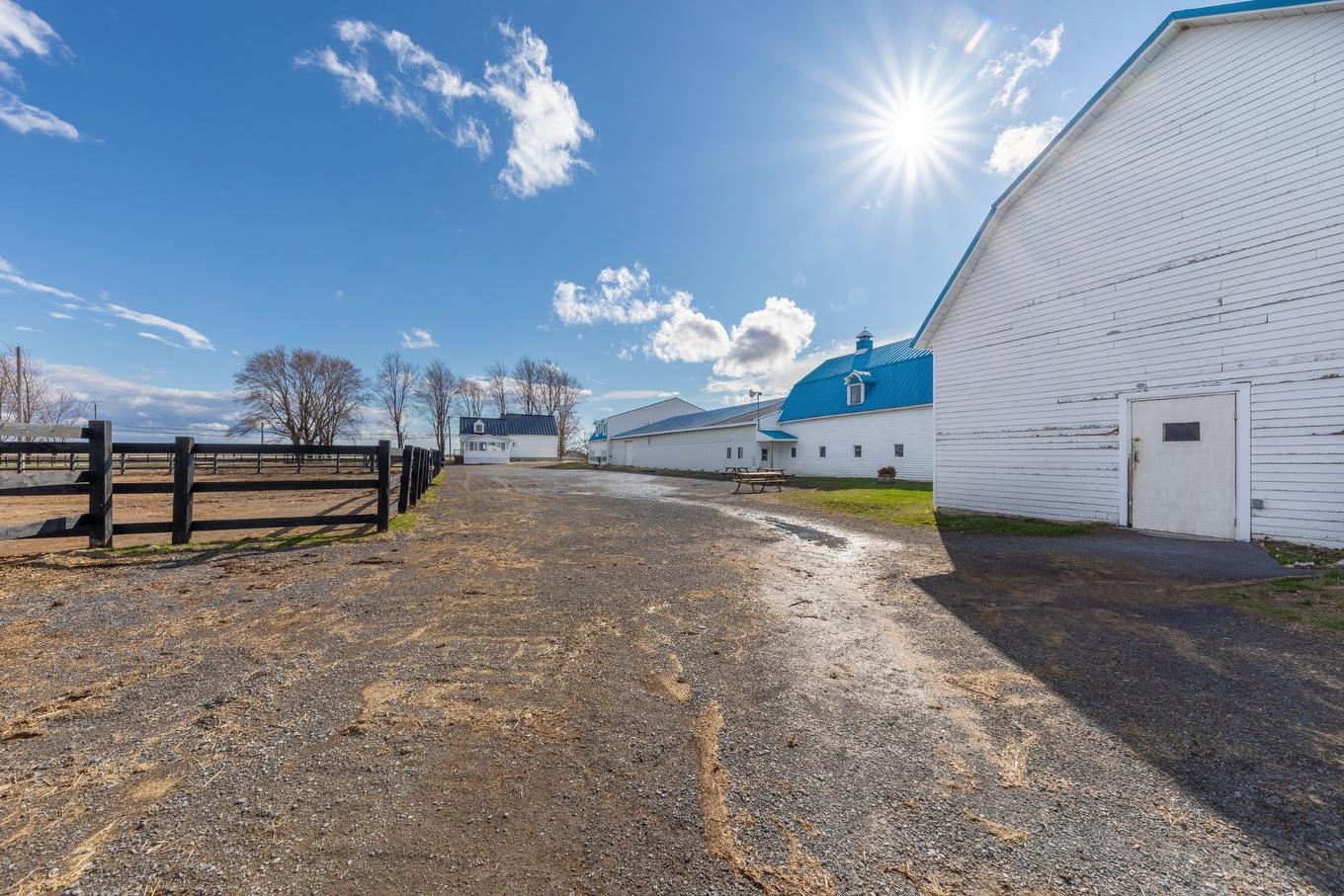 Stable - 775 Boul. St-Luc, Saint-Jean-Sur-Richelieu, QC