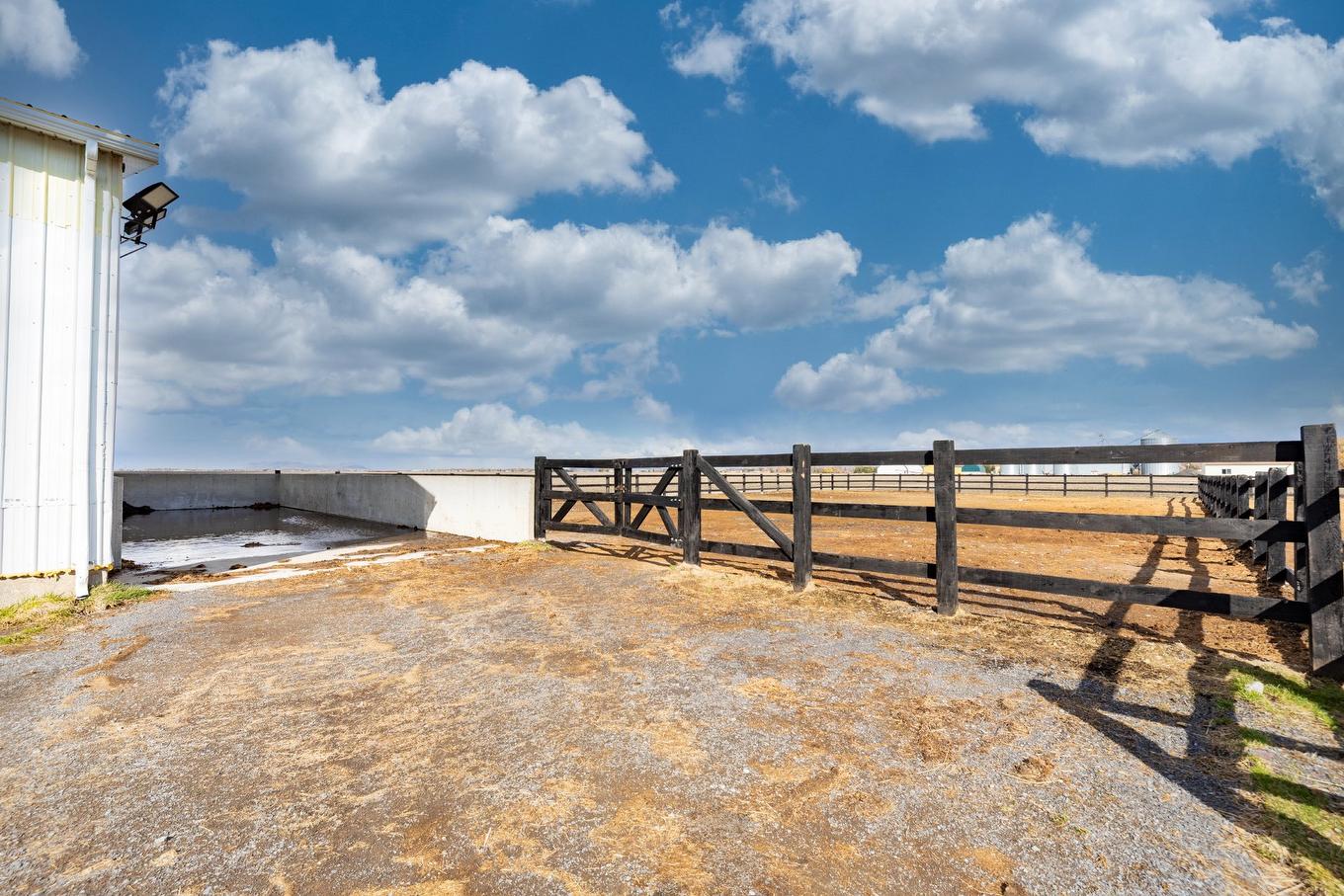 Exterior - 775 Boul. St-Luc, Saint-Jean-Sur-Richelieu, QC