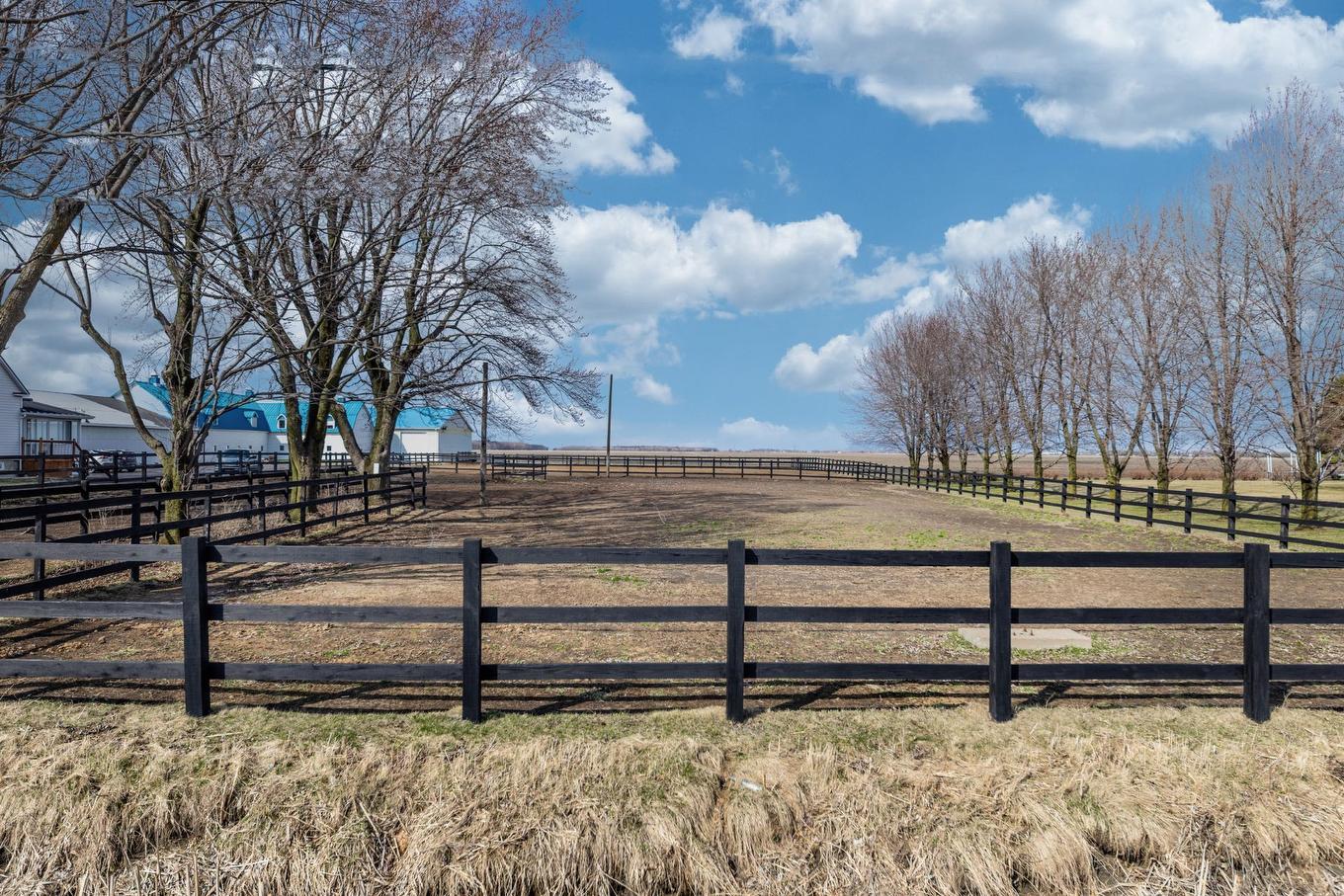Exterior - 775 Boul. St-Luc, Saint-Jean-Sur-Richelieu, QC