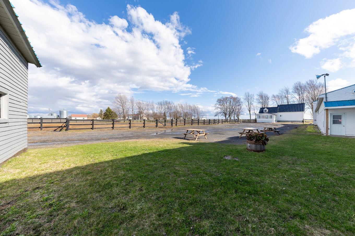 Exterior - 775 Boul. St-Luc, Saint-Jean-Sur-Richelieu, QC