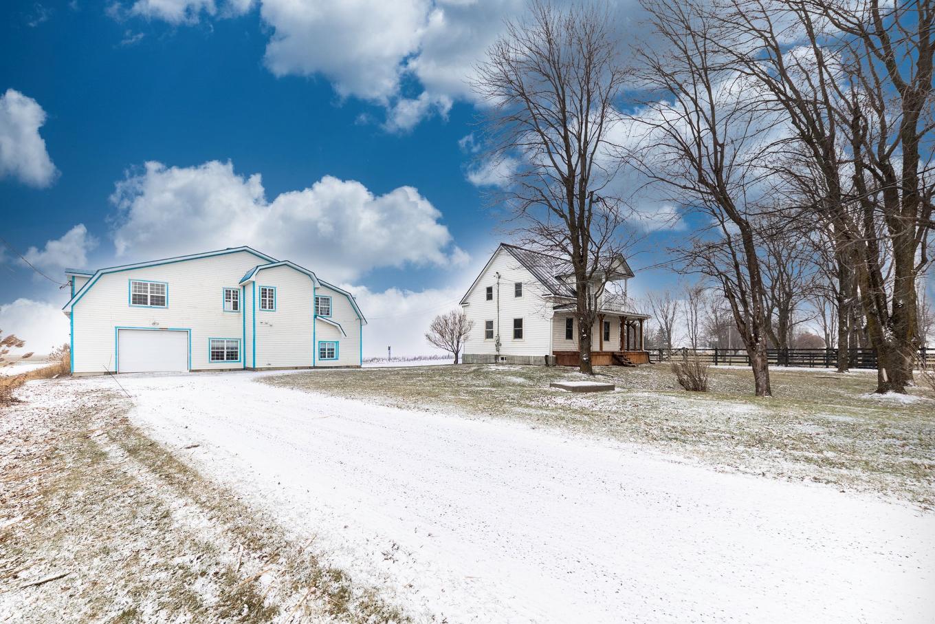 Stable - 775 Boul. St-Luc, Saint-Jean-Sur-Richelieu, QC