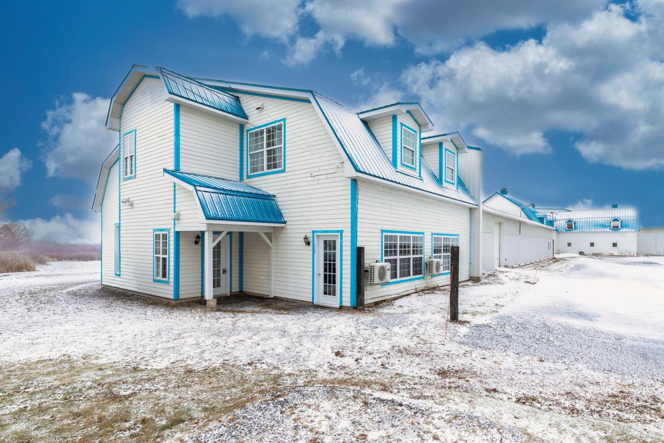 Stable - 775 Boul. St-Luc, Saint-Jean-Sur-Richelieu, QC