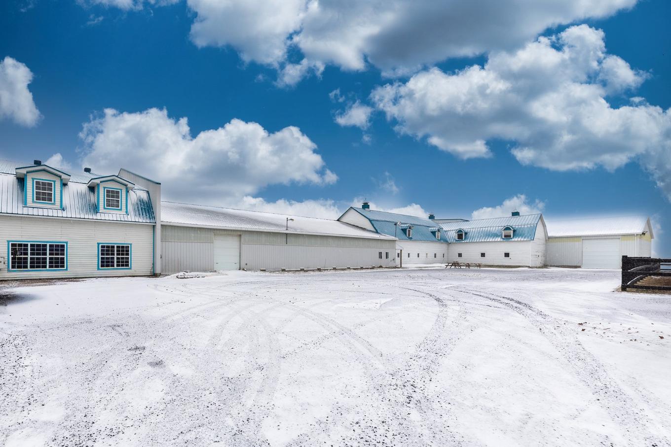 Stable - 775 Boul. St-Luc, Saint-Jean-Sur-Richelieu, QC