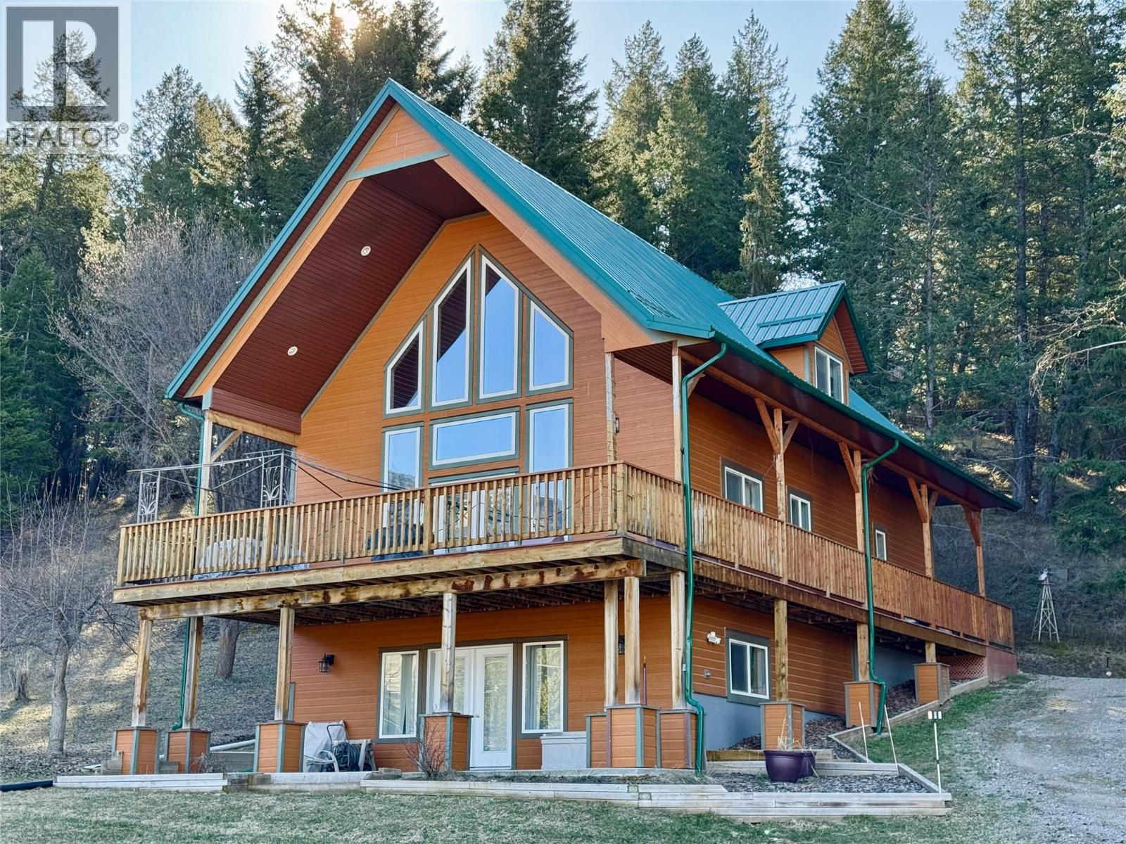 5586 Highway 95, Edgewater, BC - Outdoor With Deck Patio Veranda