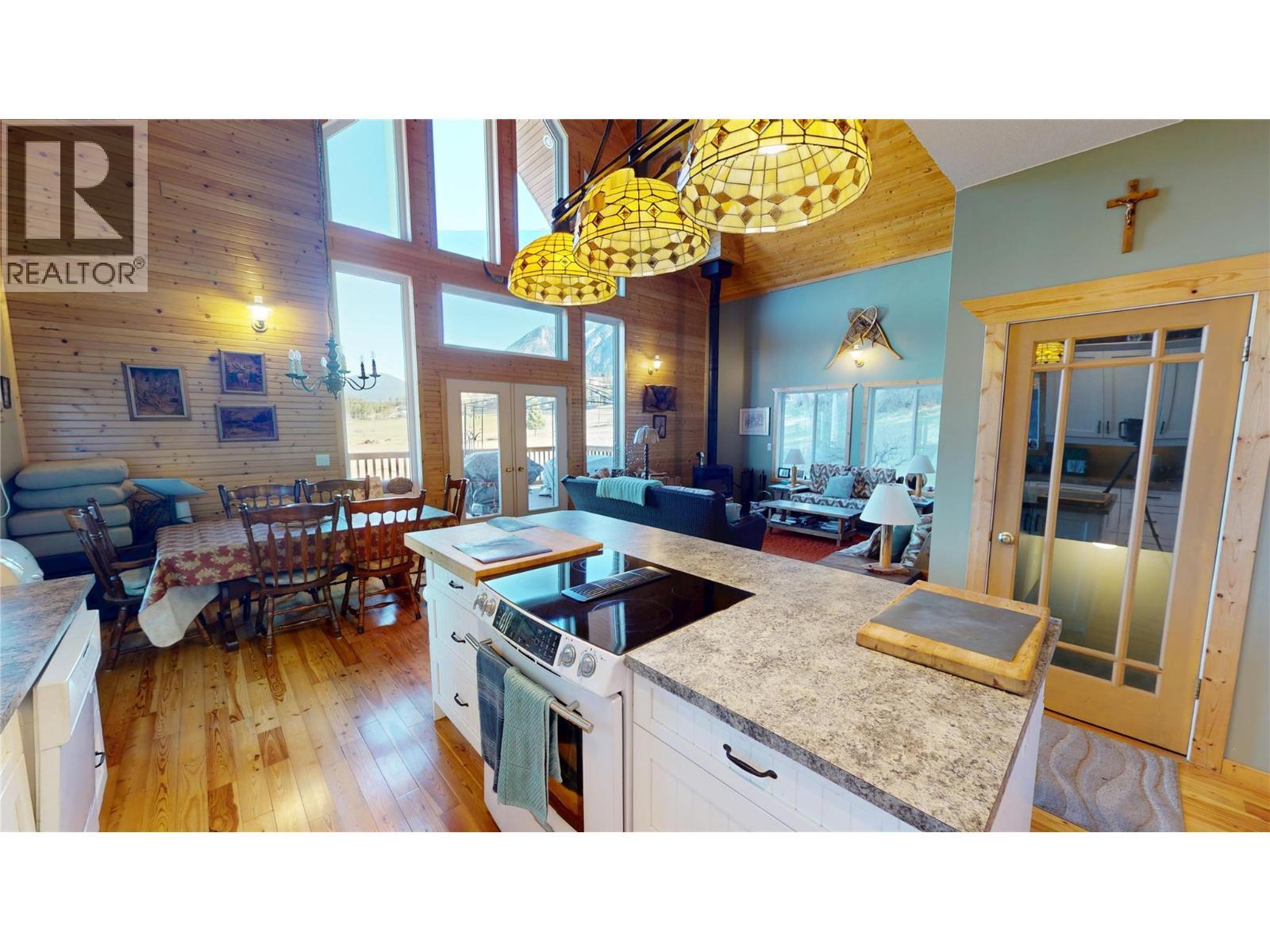 5586 Highway 95, Edgewater, BC - Indoor Photo Showing Kitchen