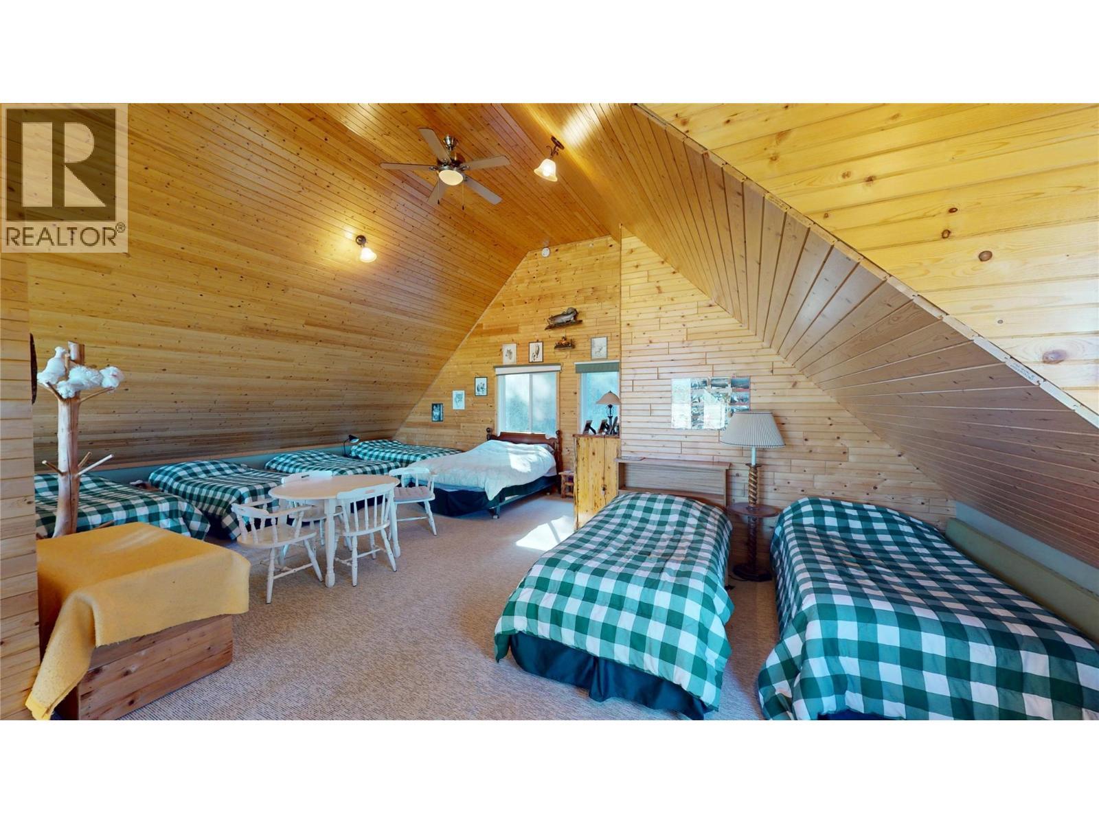 5586 Highway 95, Edgewater, BC - Indoor Photo Showing Other Room